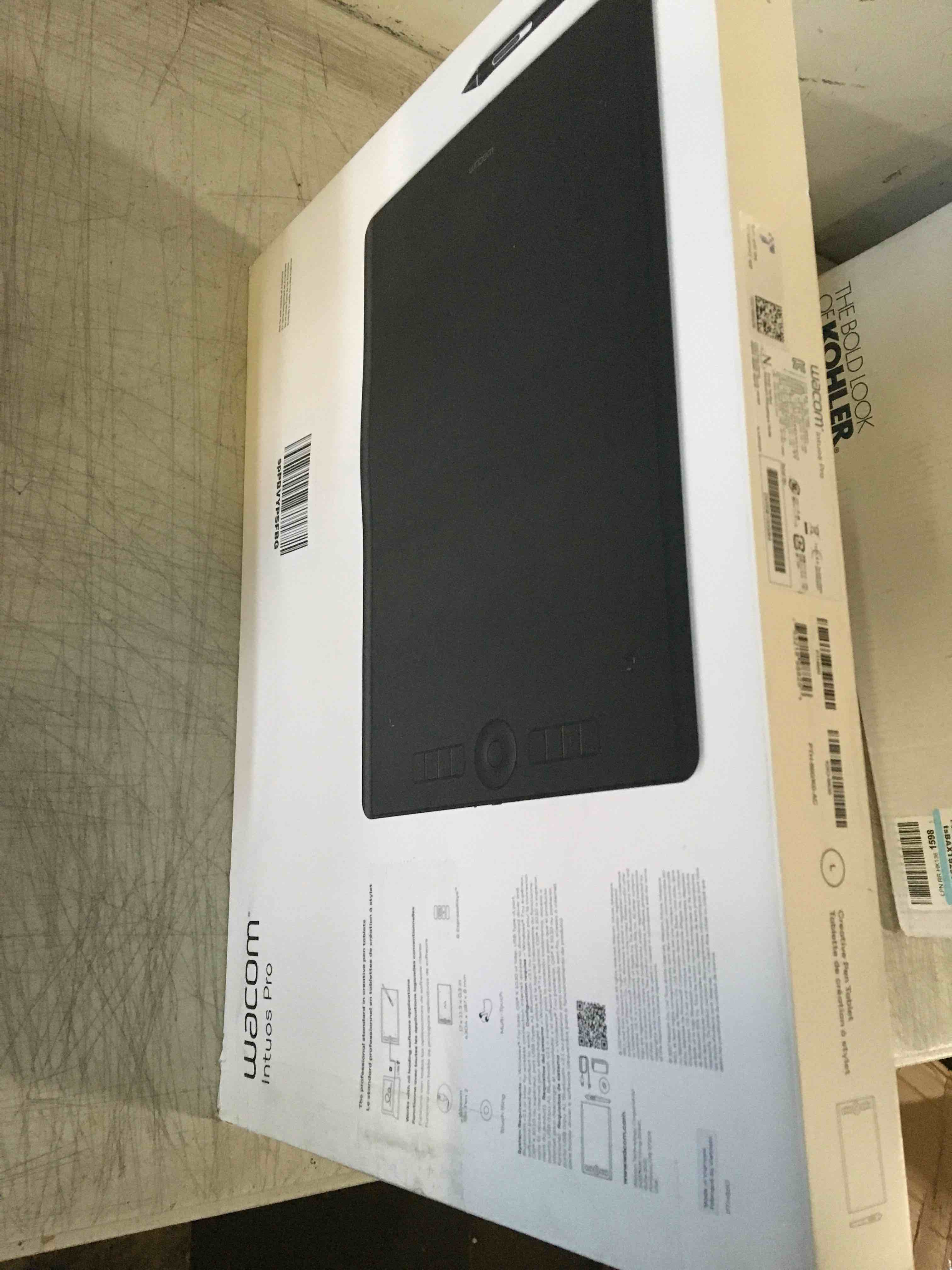 https://s3.amazonaws.com/lotting-images-prod/bidfta/BLU5526431_1700075263948.jpeg