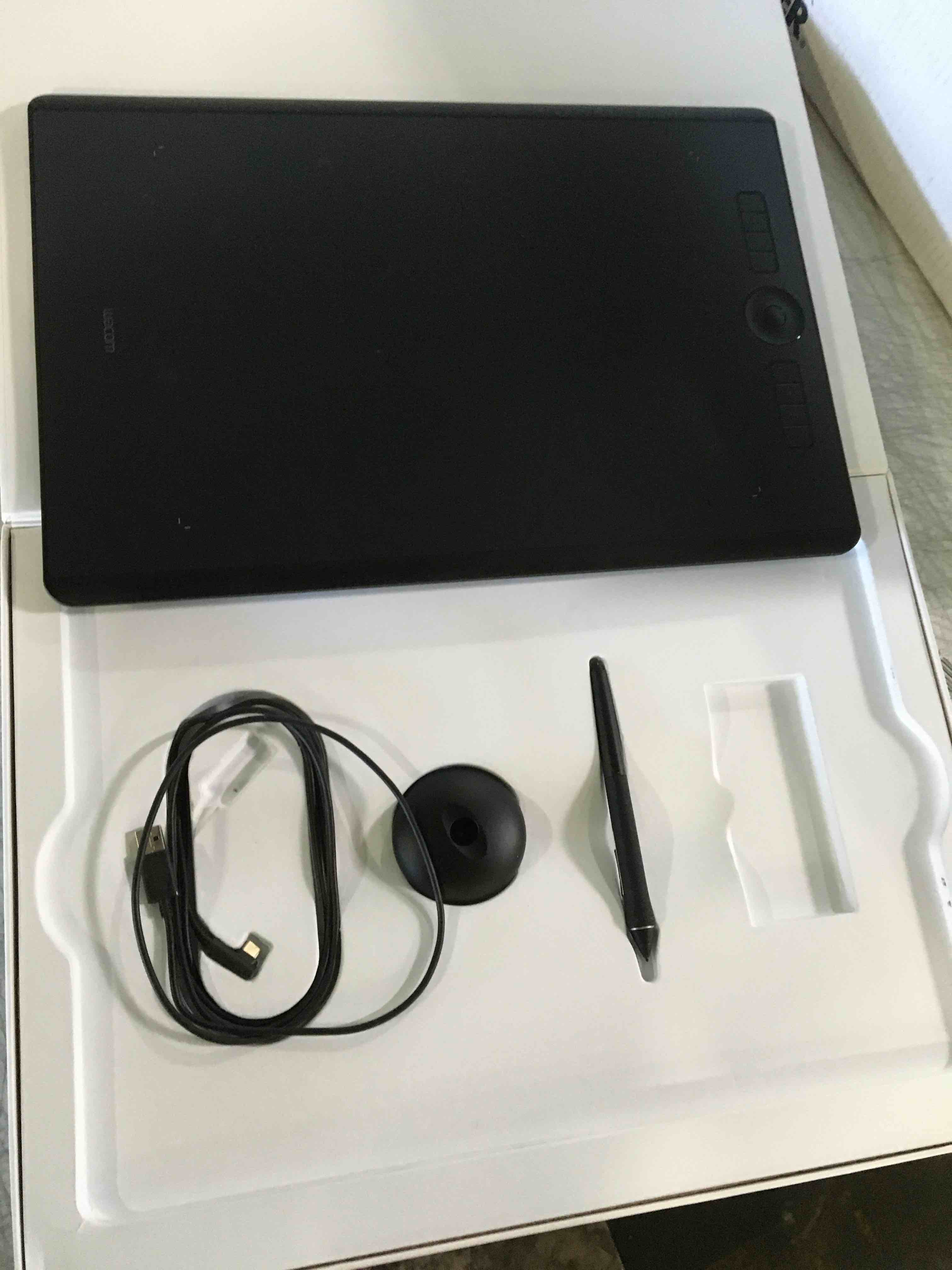 https://s3.amazonaws.com/lotting-images-prod/bidfta/BLU5526431_1700075306856.jpeg