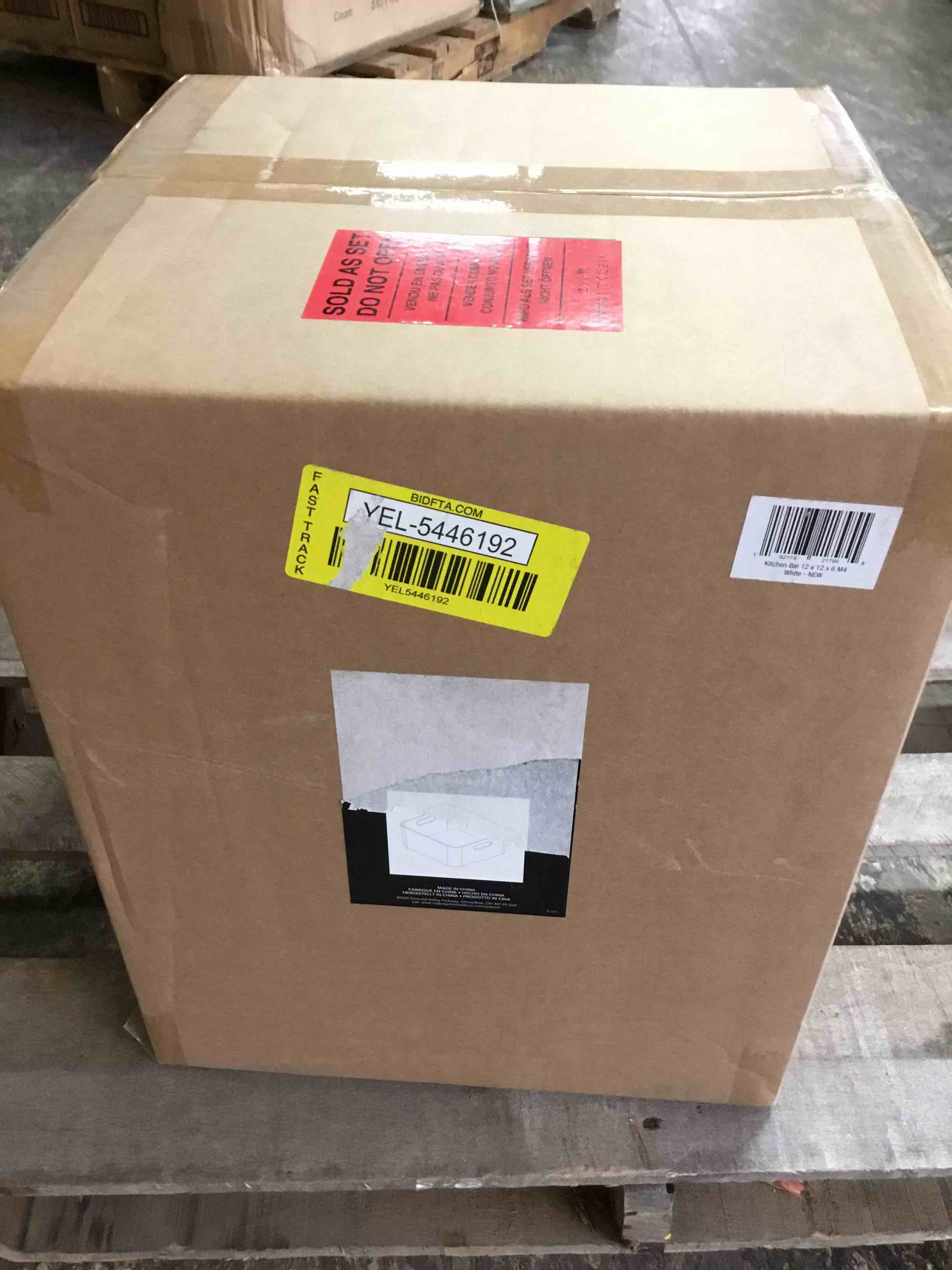 https://s3.amazonaws.com/lotting-images-prod/bidfta/BLU5526916_1698348314578.jpeg