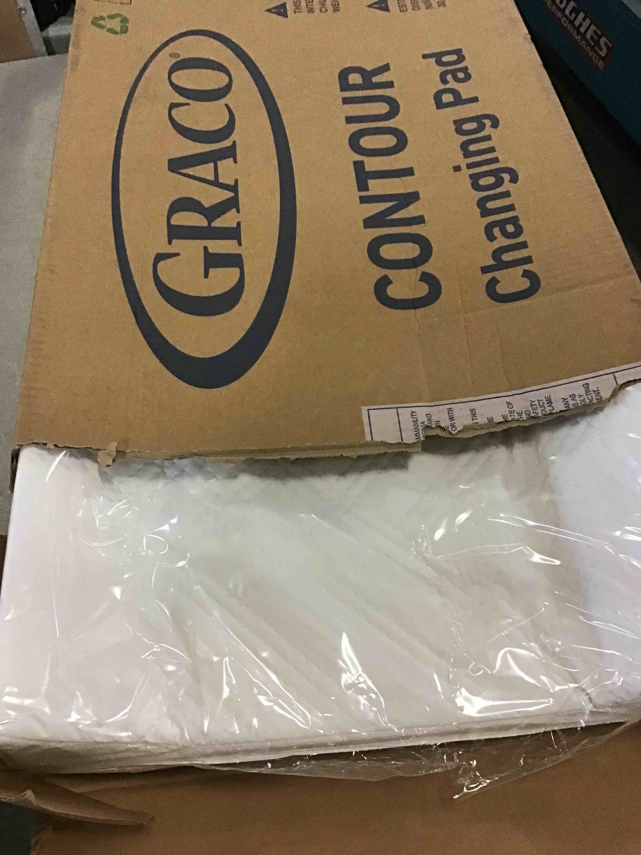 https://s3.amazonaws.com/lotting-images-prod/bidfta/BLU5528702_1702322583795.jpeg