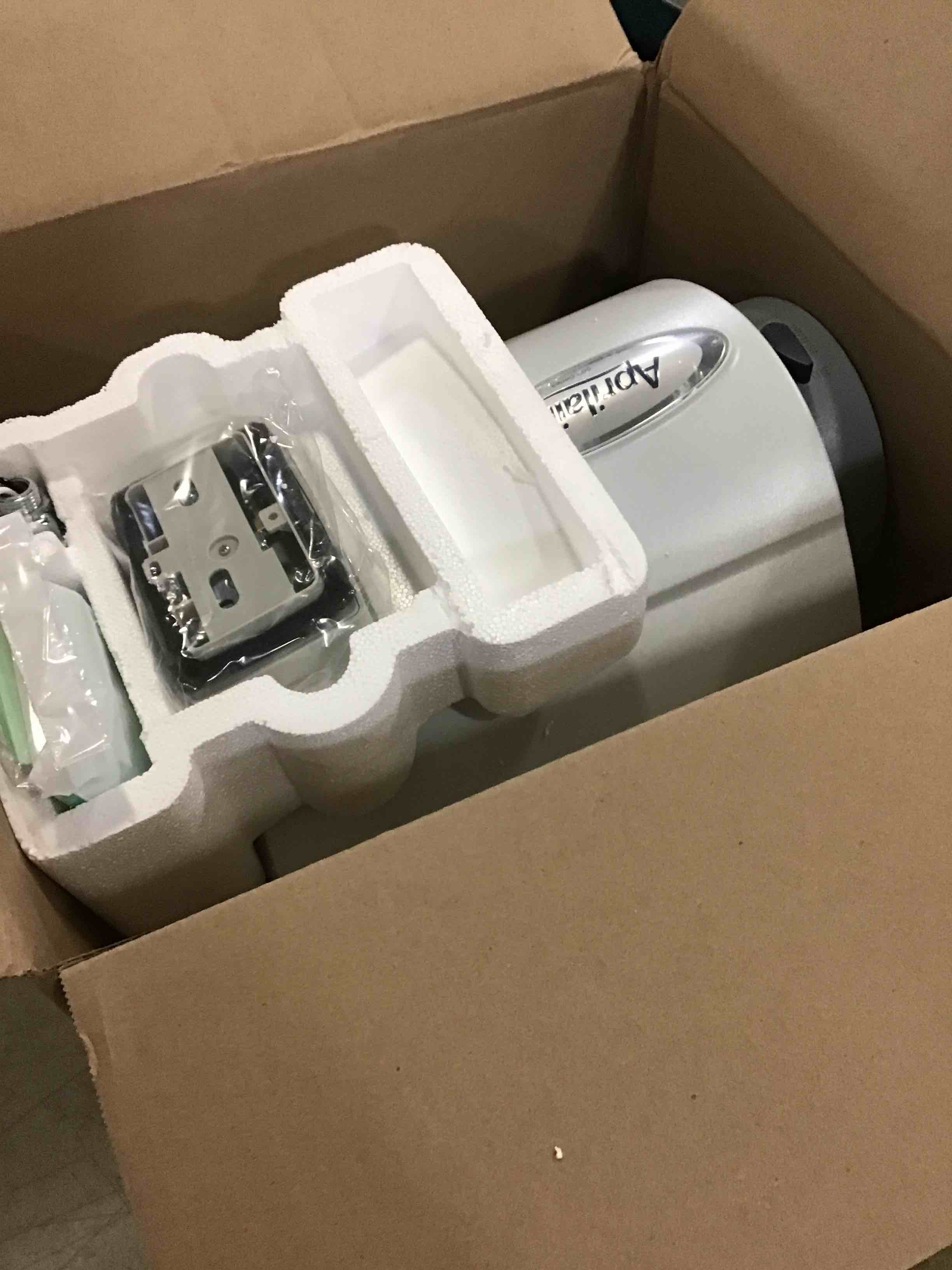 https://s3.amazonaws.com/lotting-images-prod/bidfta/BLU5529001_1702471907844.jpeg