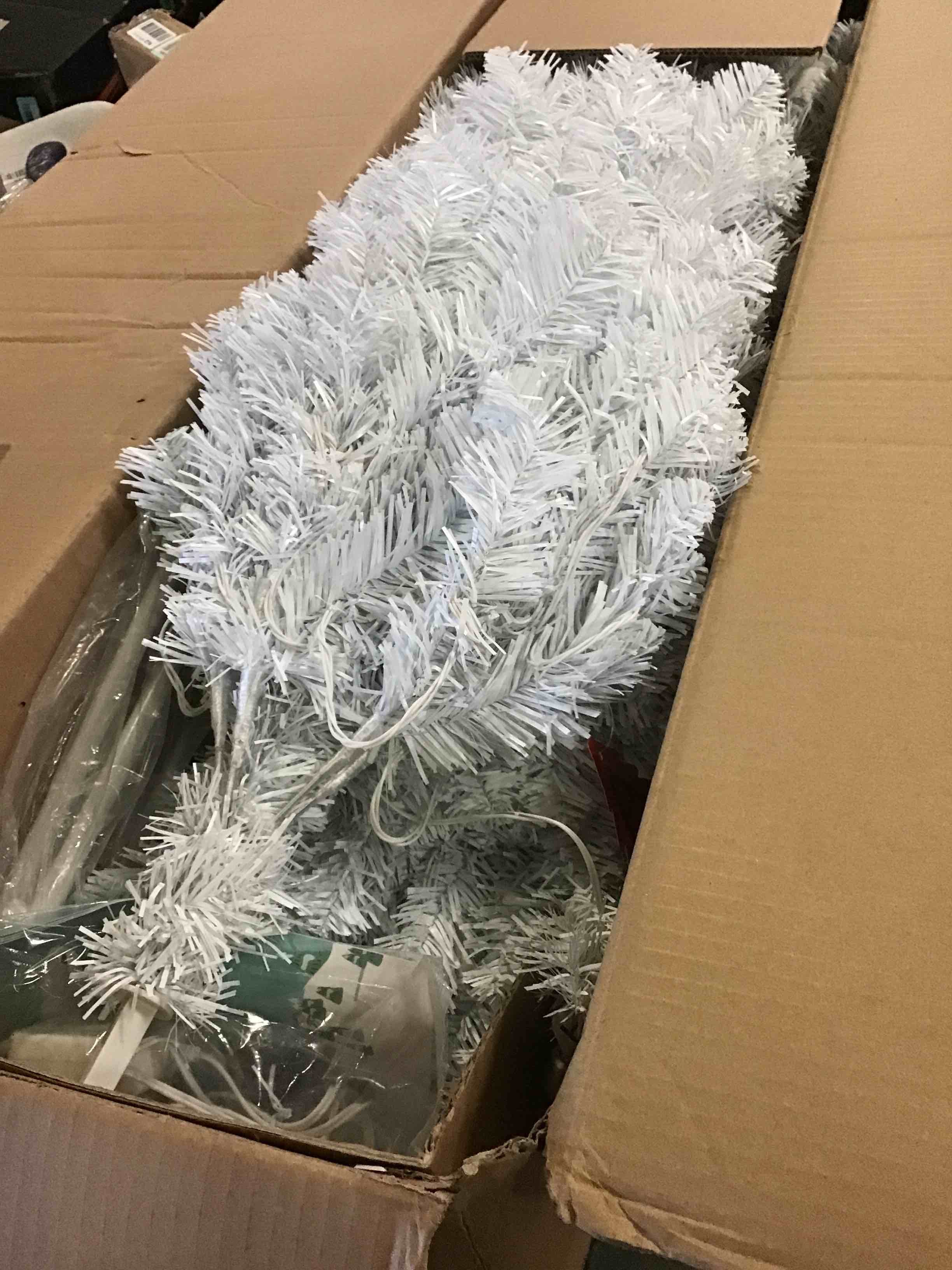 https://s3.amazonaws.com/lotting-images-prod/bidfta/BLU5529122_1702492063414.jpeg