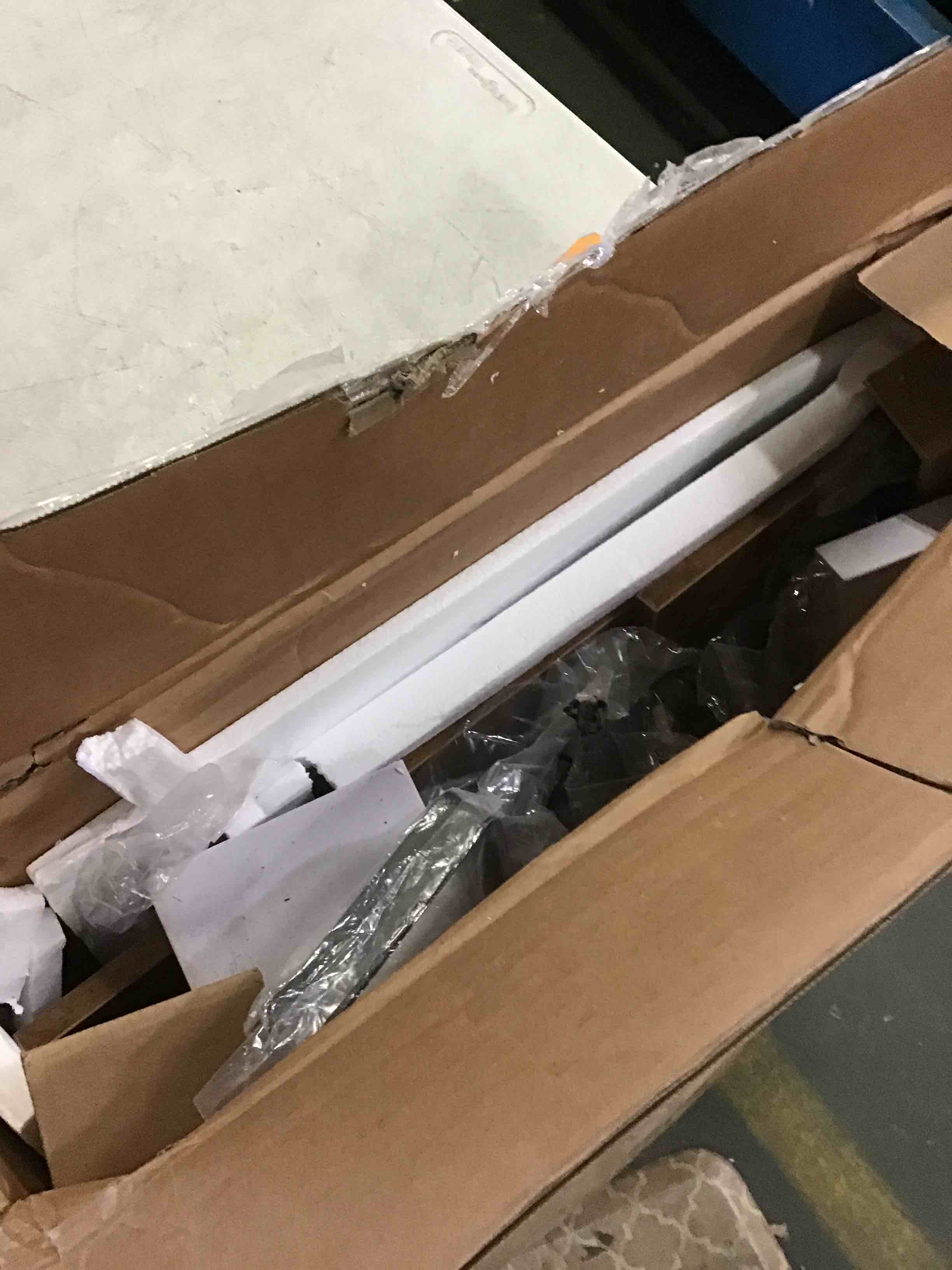 https://s3.amazonaws.com/lotting-images-prod/bidfta/BLU5529124_1702492354224.jpeg