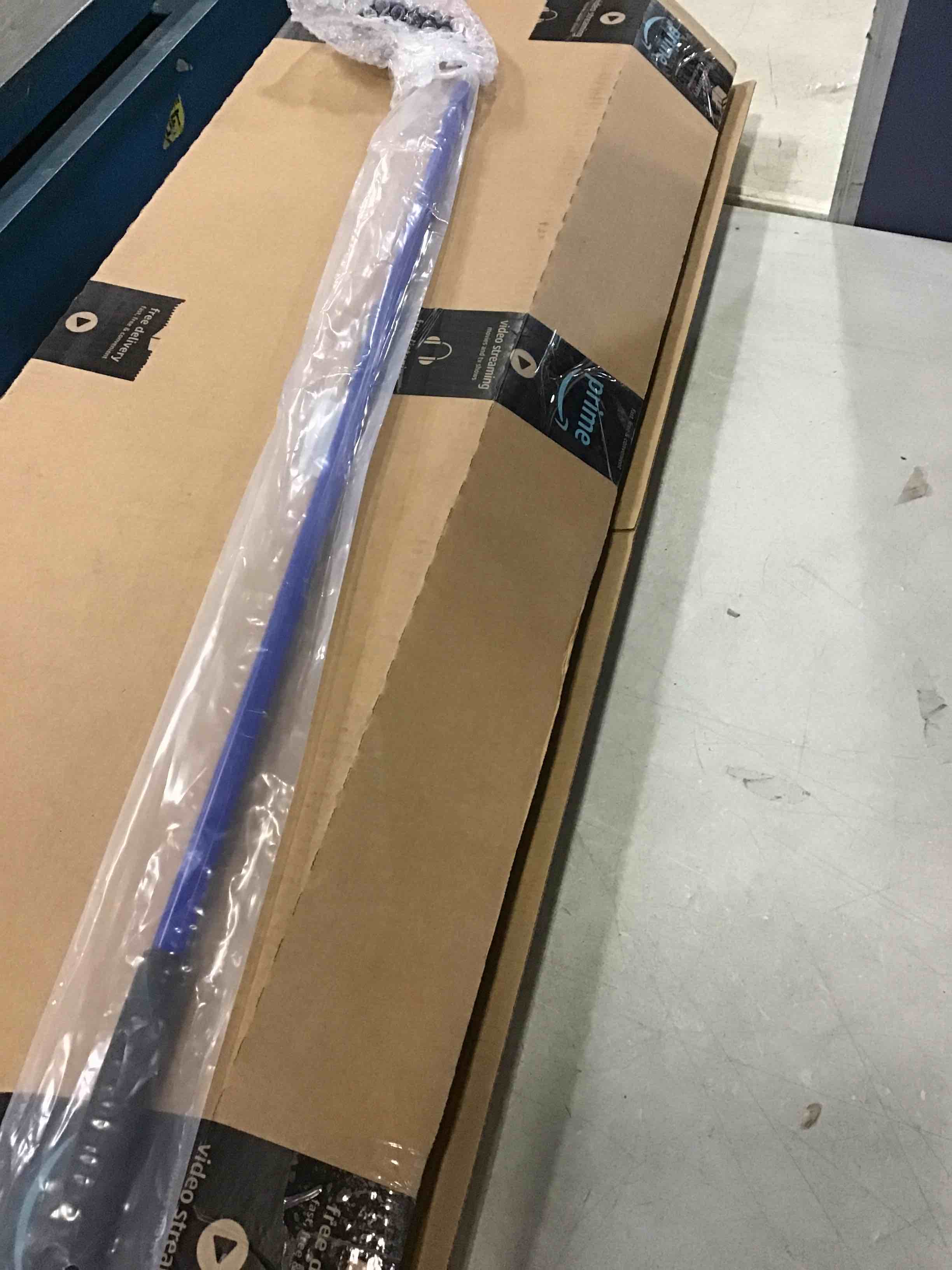 https://s3.amazonaws.com/lotting-images-prod/bidfta/BLU5529286_1702569212261.jpeg