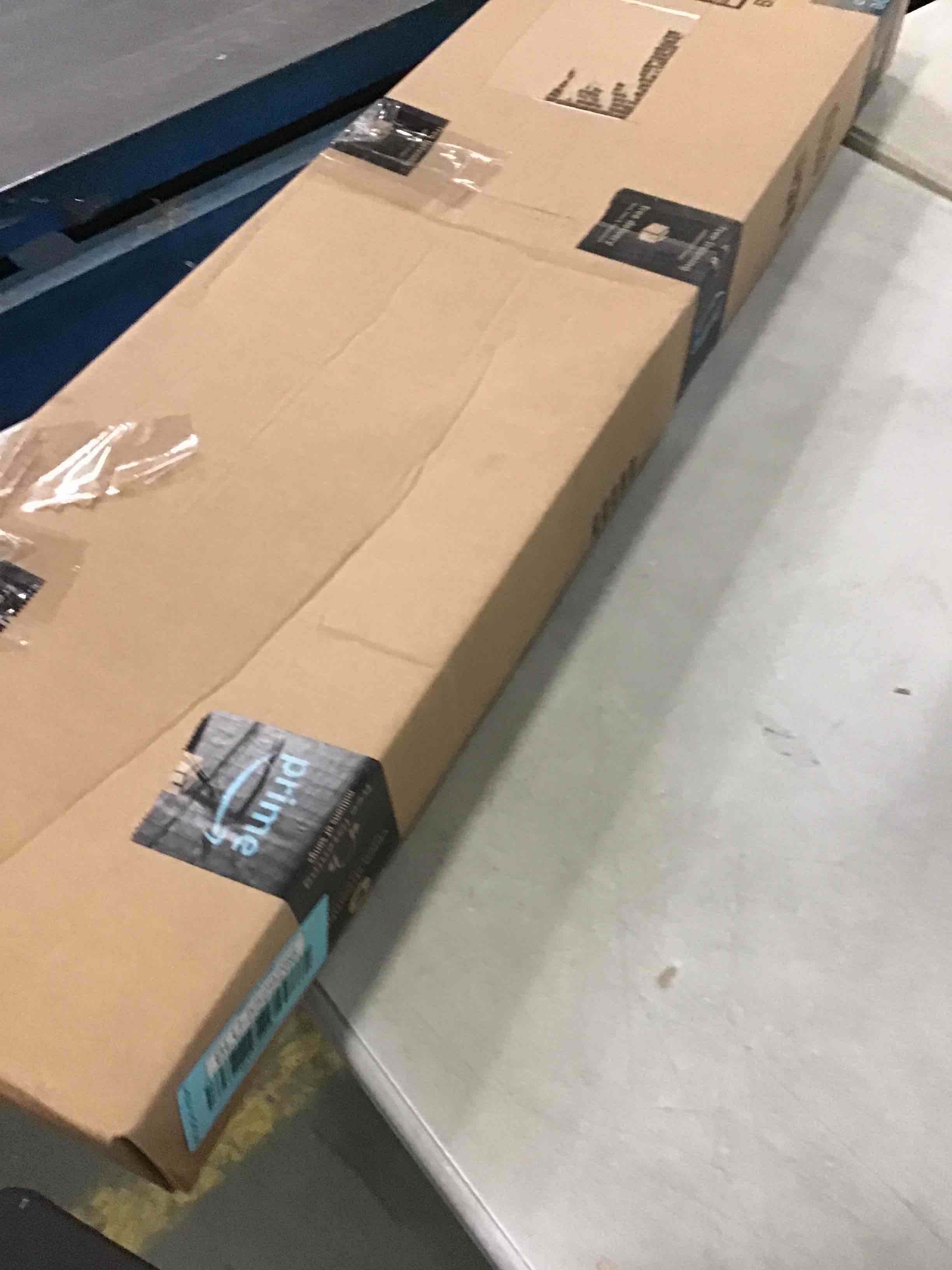 https://s3.amazonaws.com/lotting-images-prod/bidfta/BLU5529286_1702569252263.jpeg