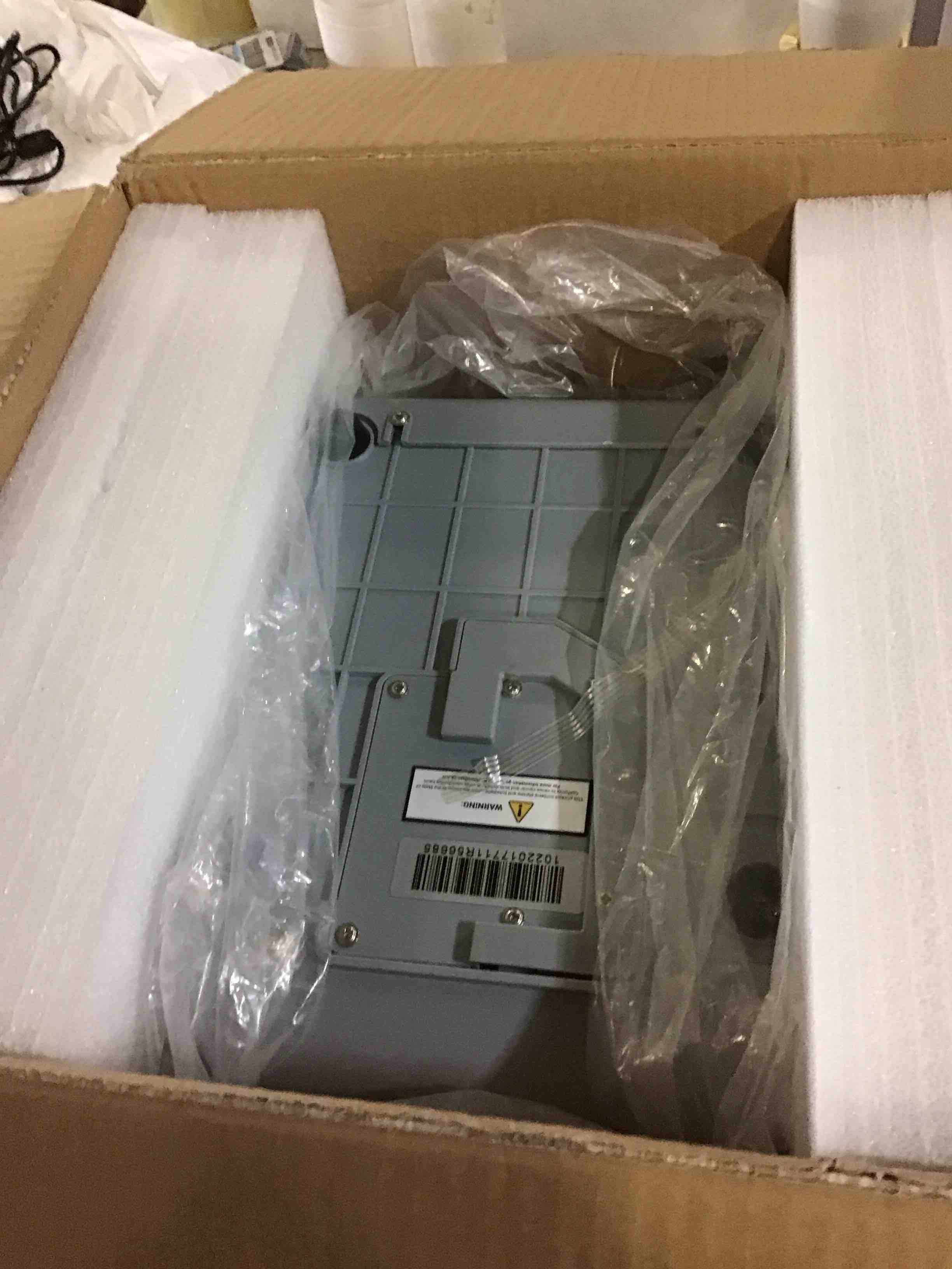 https://s3.amazonaws.com/lotting-images-prod/bidfta/BLU5529495_1701955326321.jpeg
