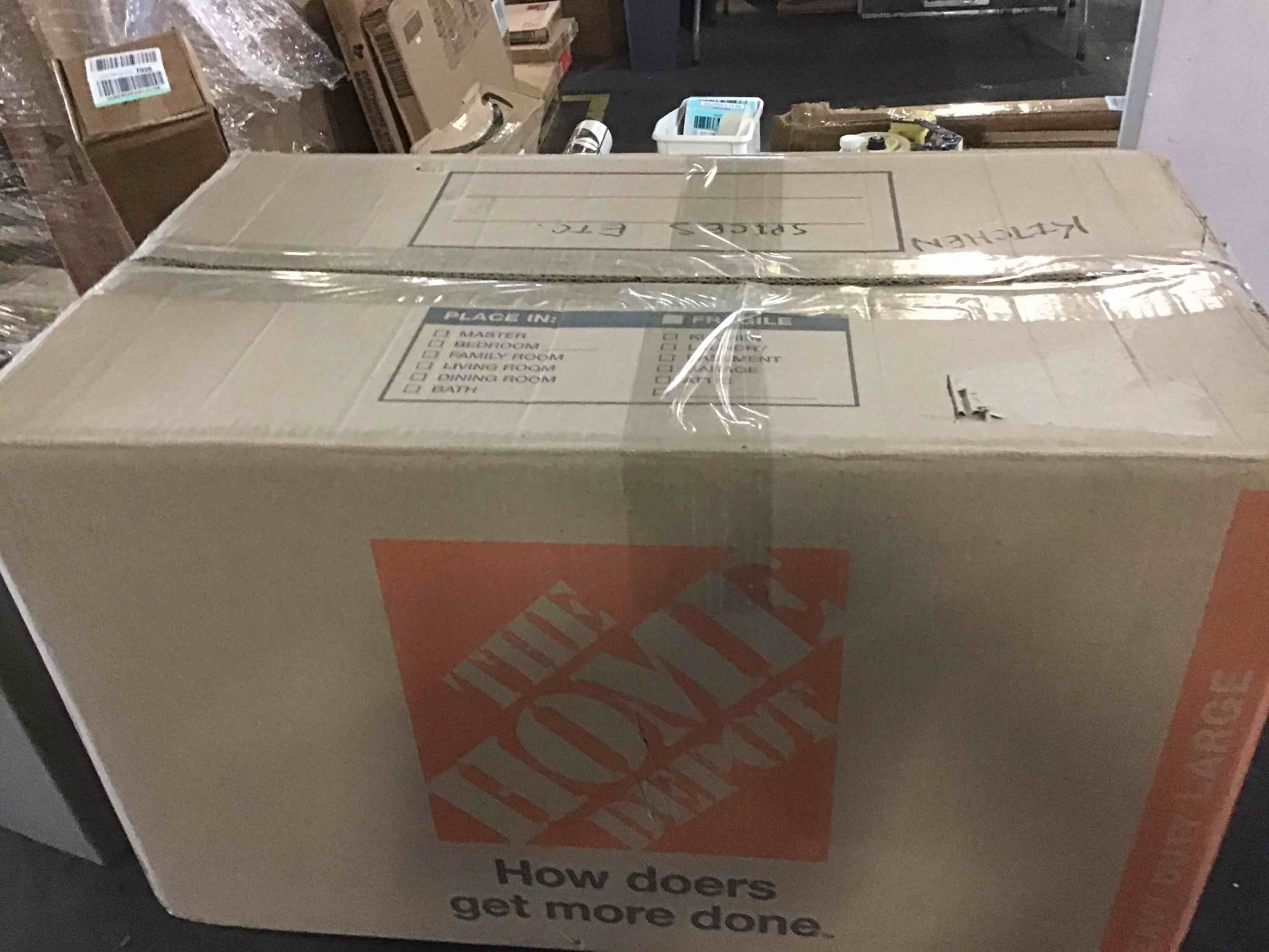 https://s3.amazonaws.com/lotting-images-prod/bidfta/BLU5529665_1701981618551.jpeg