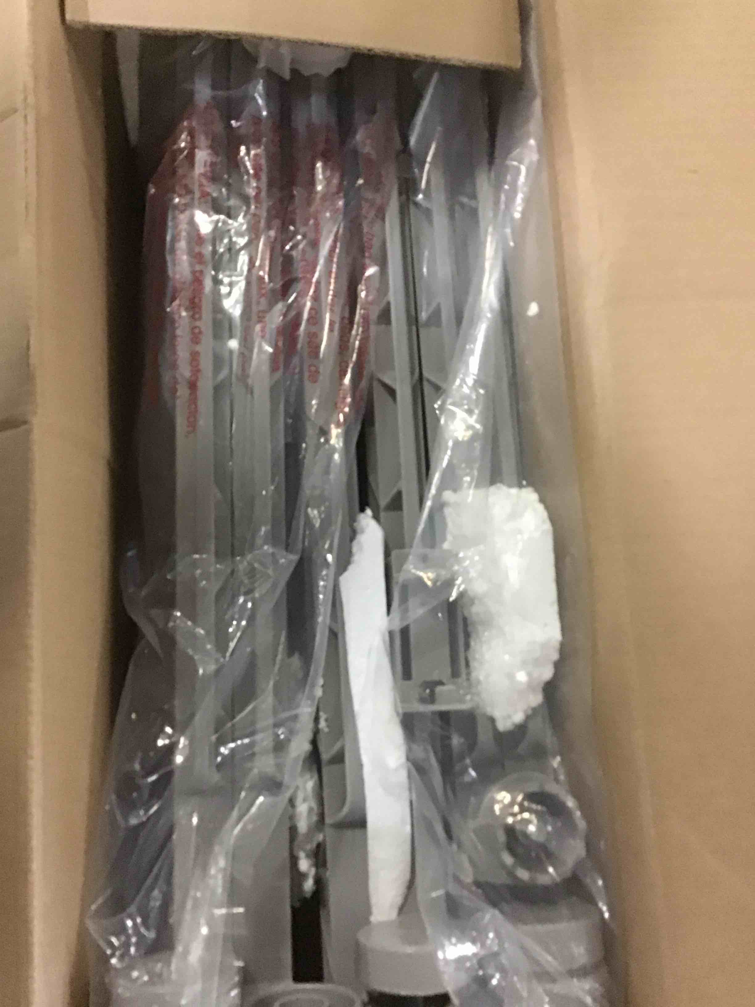 https://s3.amazonaws.com/lotting-images-prod/bidfta/BLU5529679_1701983245589.jpeg
