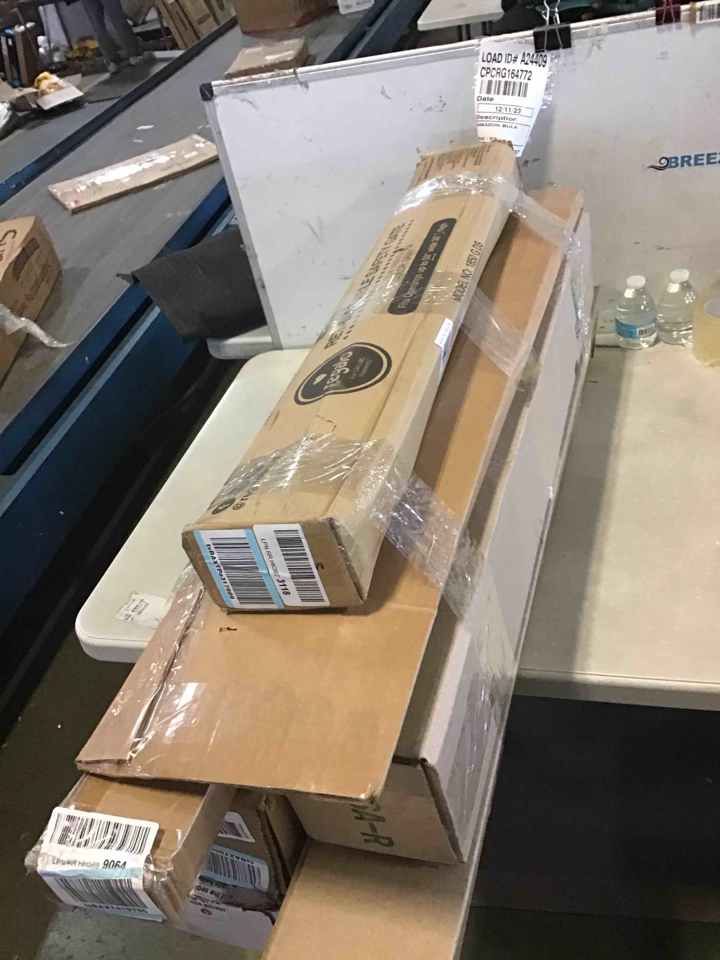 https://s3.amazonaws.com/lotting-images-prod/bidfta/BLU5529978_1702396053314.jpeg