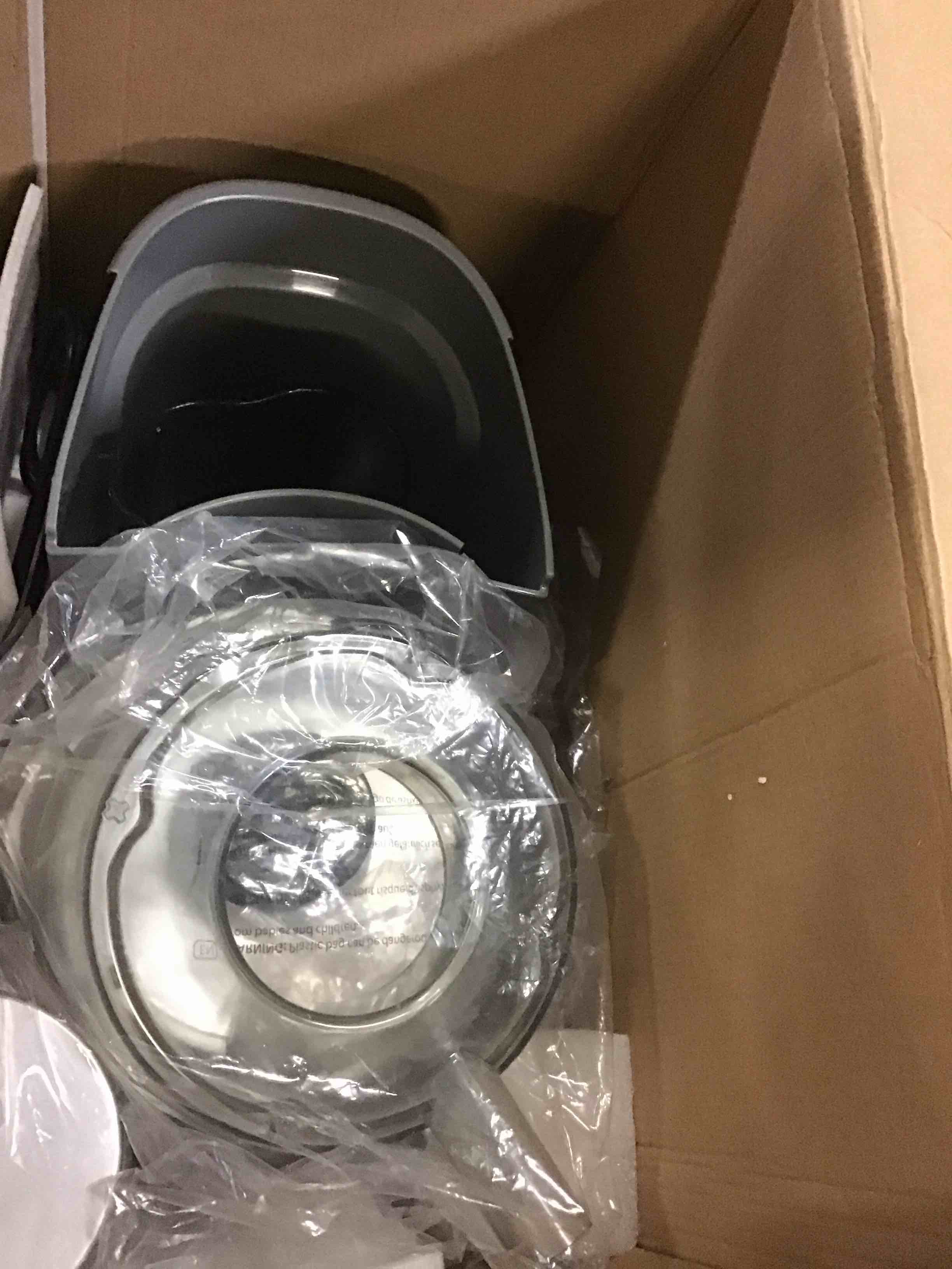 https://s3.amazonaws.com/lotting-images-prod/bidfta/BLU5530349_1702557863194.jpeg