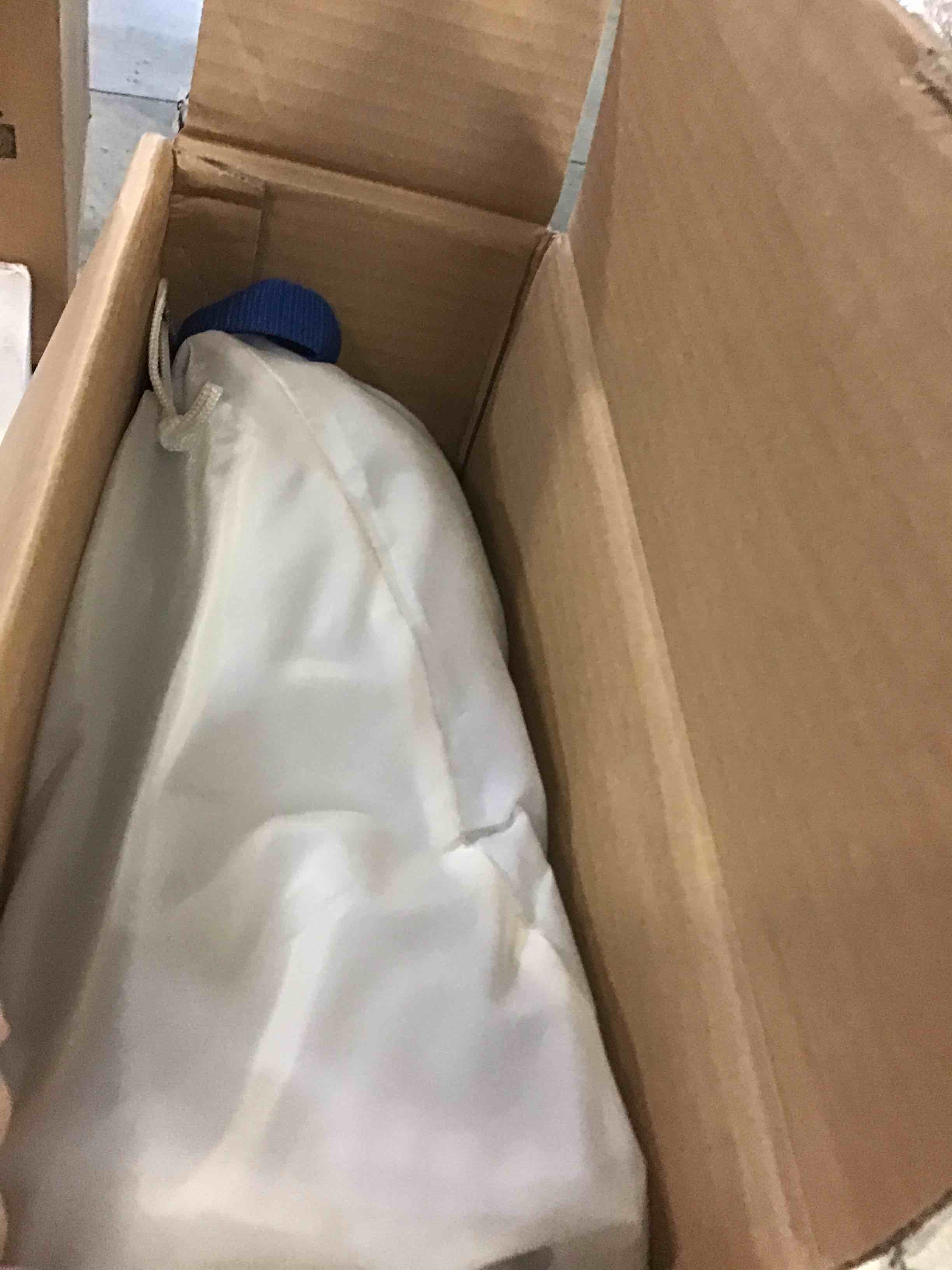 https://s3.amazonaws.com/lotting-images-prod/bidfta/BLU5530600_1702646699771.jpeg