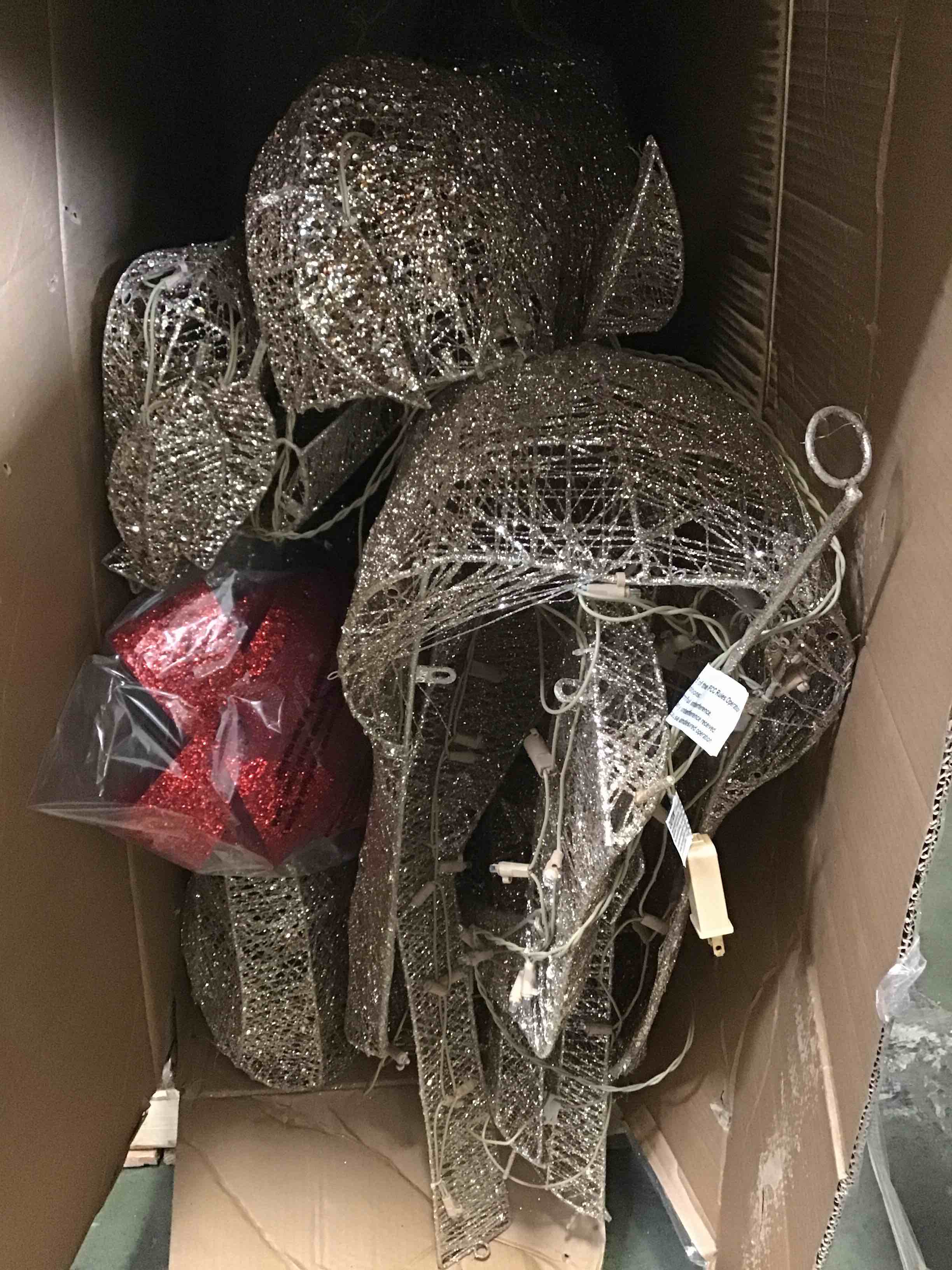 https://s3.amazonaws.com/lotting-images-prod/bidfta/BLU5531132_1702404844574.jpeg