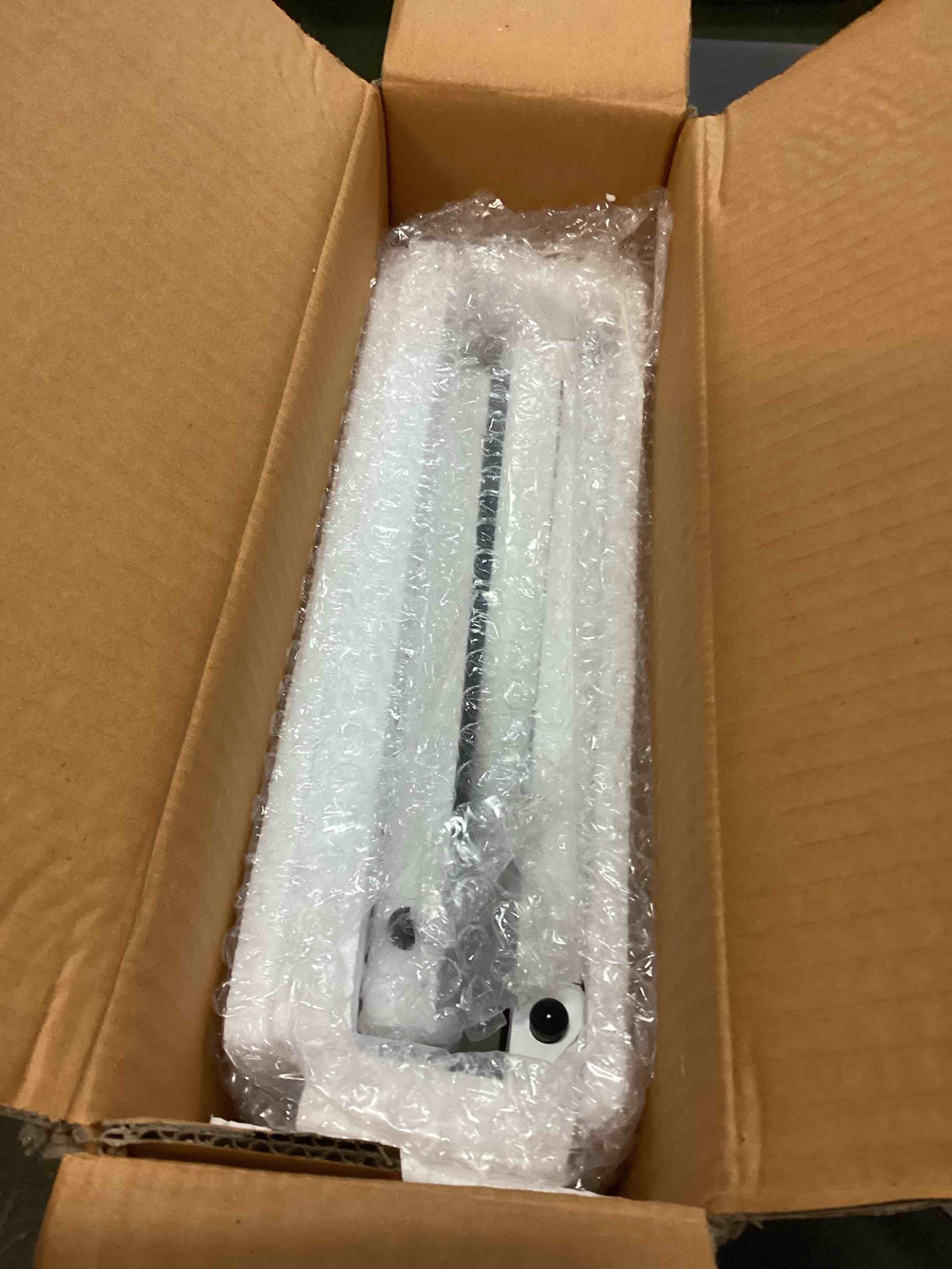 https://s3.amazonaws.com/lotting-images-prod/bidfta/BLU5532521_1701872197427.jpeg