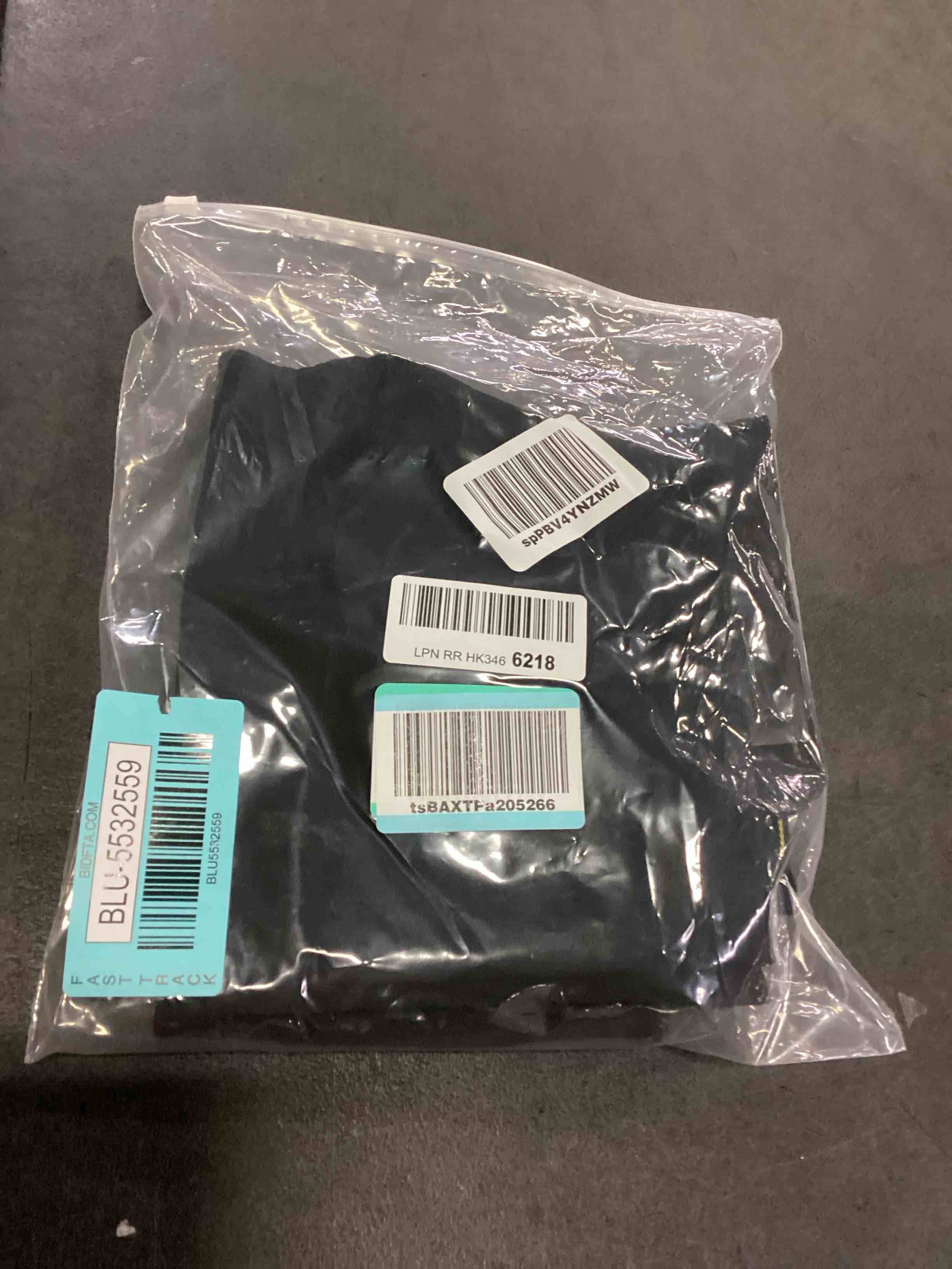 https://s3.amazonaws.com/lotting-images-prod/bidfta/BLU5532559_1701878584215.jpeg