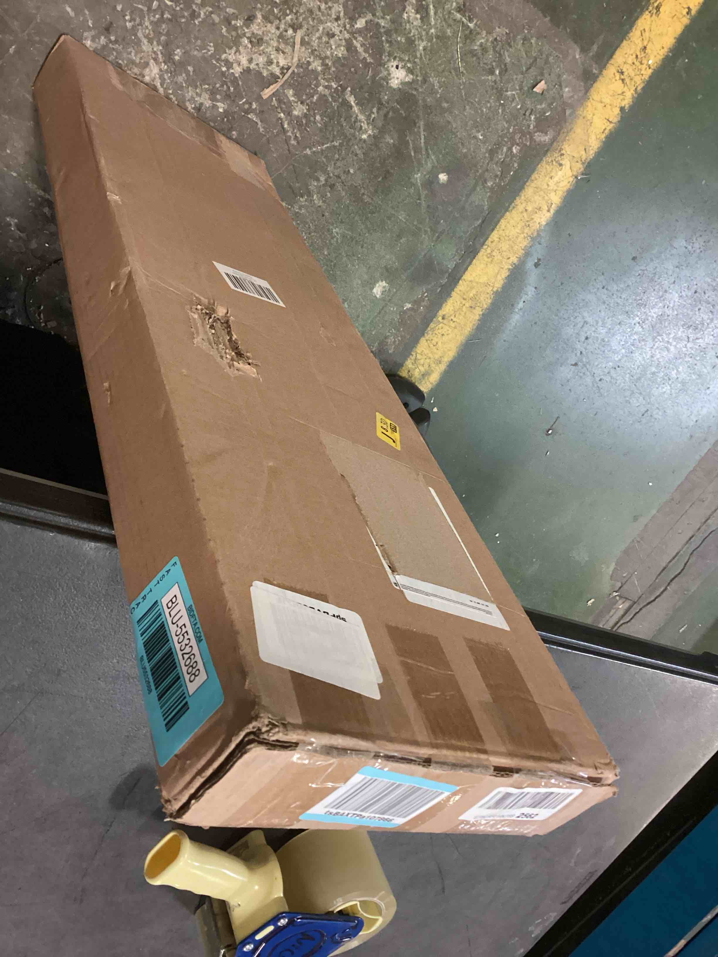 https://s3.amazonaws.com/lotting-images-prod/bidfta/BLU5532688_1701895420522.jpeg