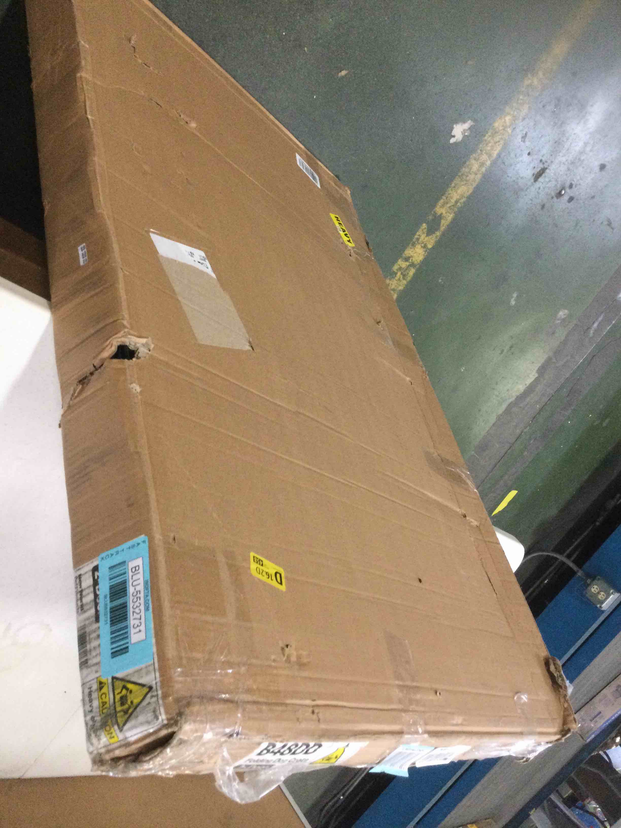 https://s3.amazonaws.com/lotting-images-prod/bidfta/BLU5532731_1701958120481.jpeg