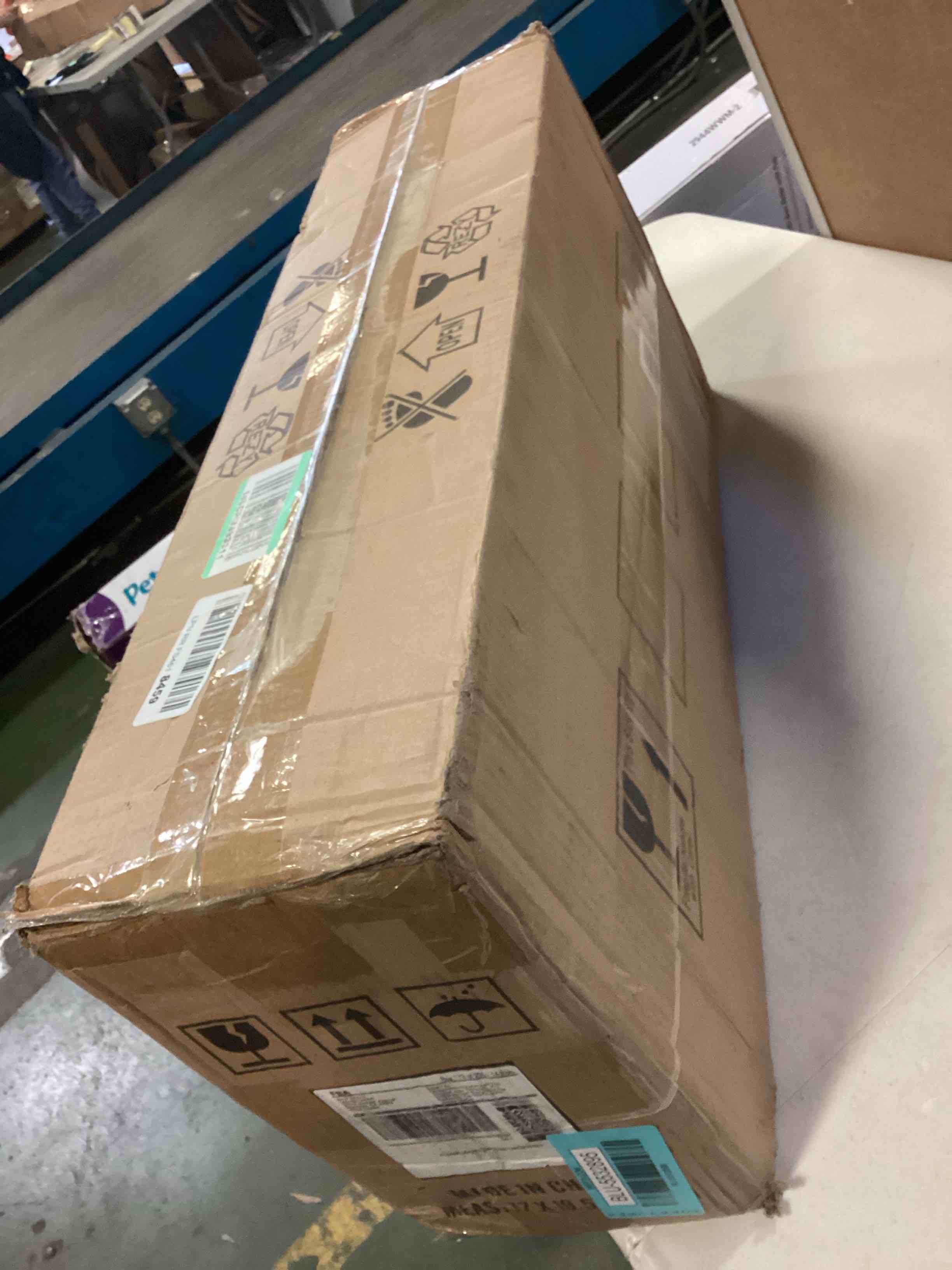 https://s3.amazonaws.com/lotting-images-prod/bidfta/BLU5532895_1701980761271.jpeg