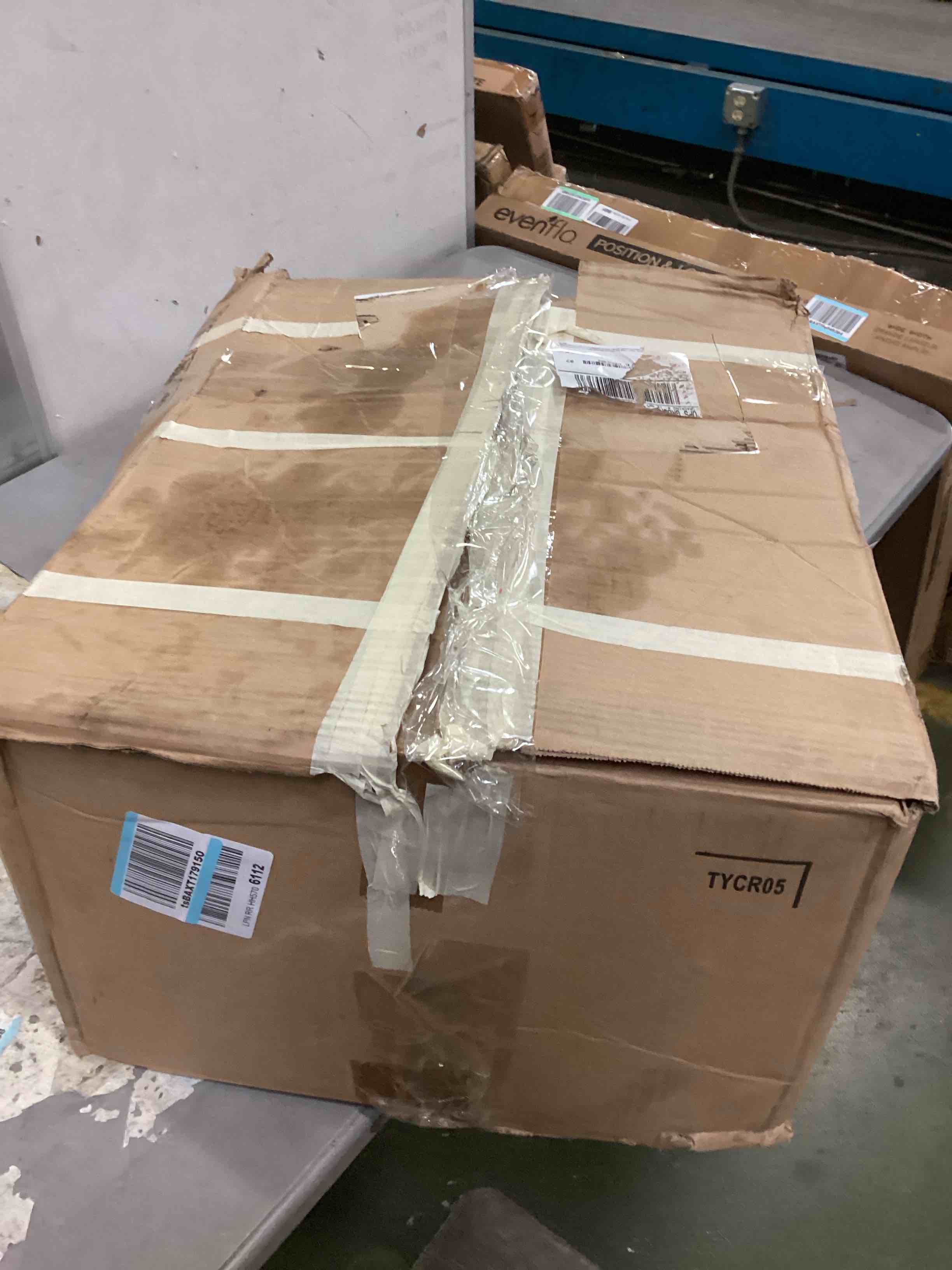 https://s3.amazonaws.com/lotting-images-prod/bidfta/BLU5533070_1702062219136.jpeg