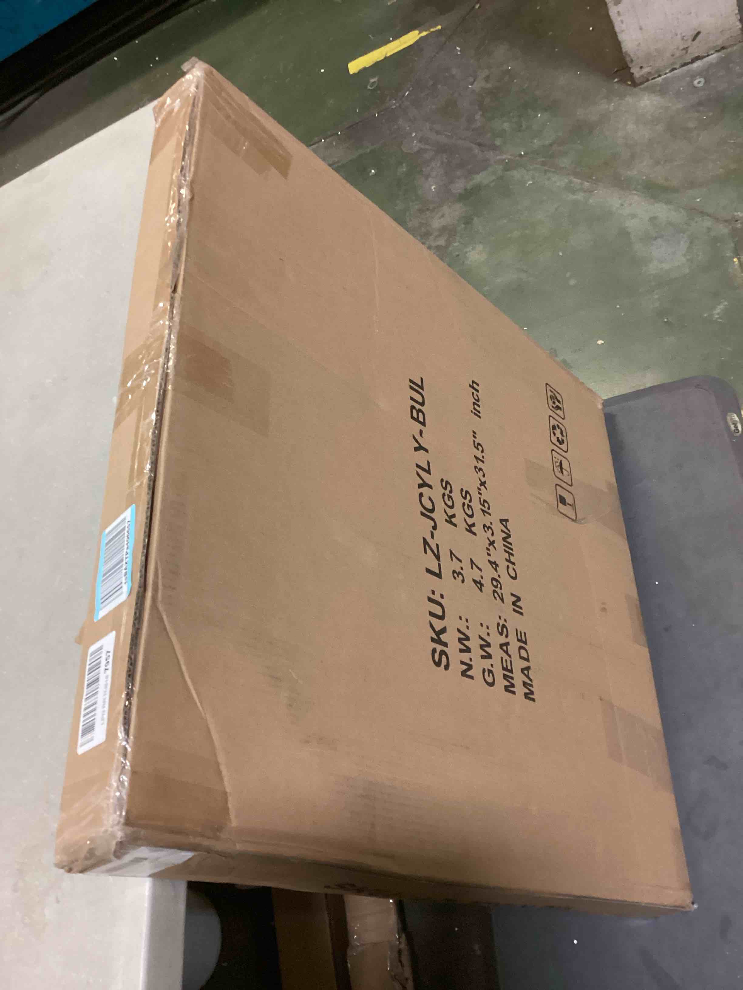 https://s3.amazonaws.com/lotting-images-prod/bidfta/BLU5533633_1702557233419.jpeg