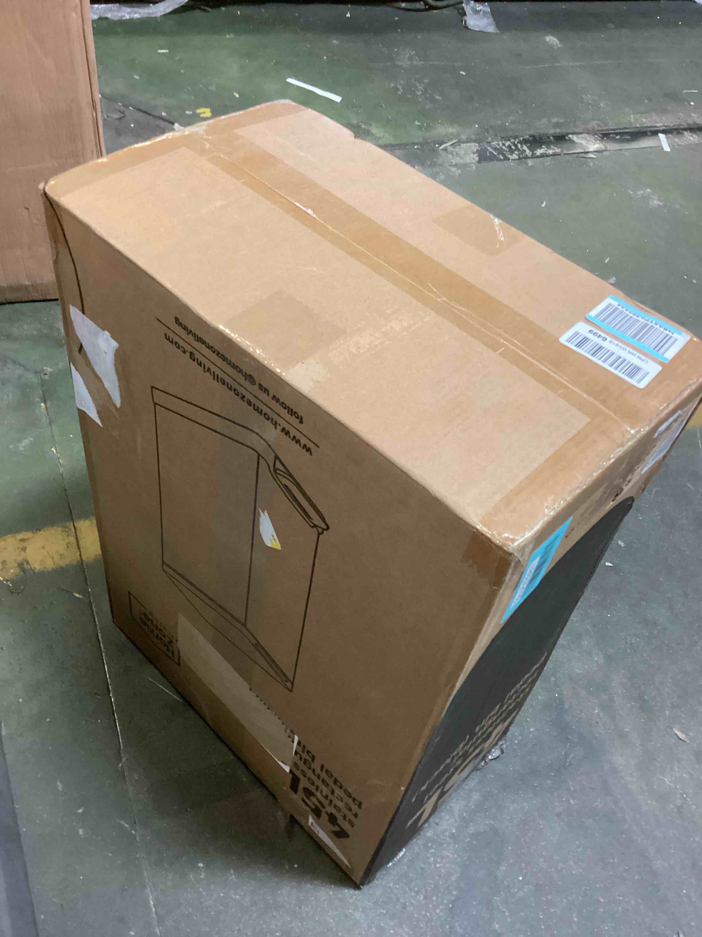https://s3.amazonaws.com/lotting-images-prod/bidfta/BLU5533817_1702582187892.jpeg