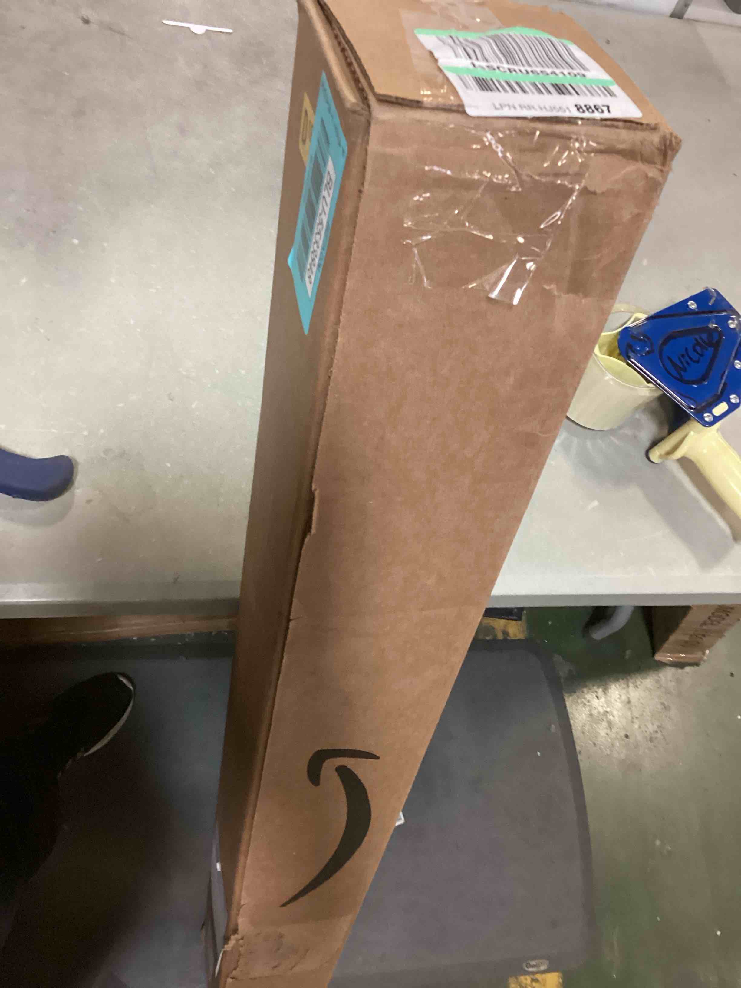 https://s3.amazonaws.com/lotting-images-prod/bidfta/BLU5533848_1702586229375.jpeg