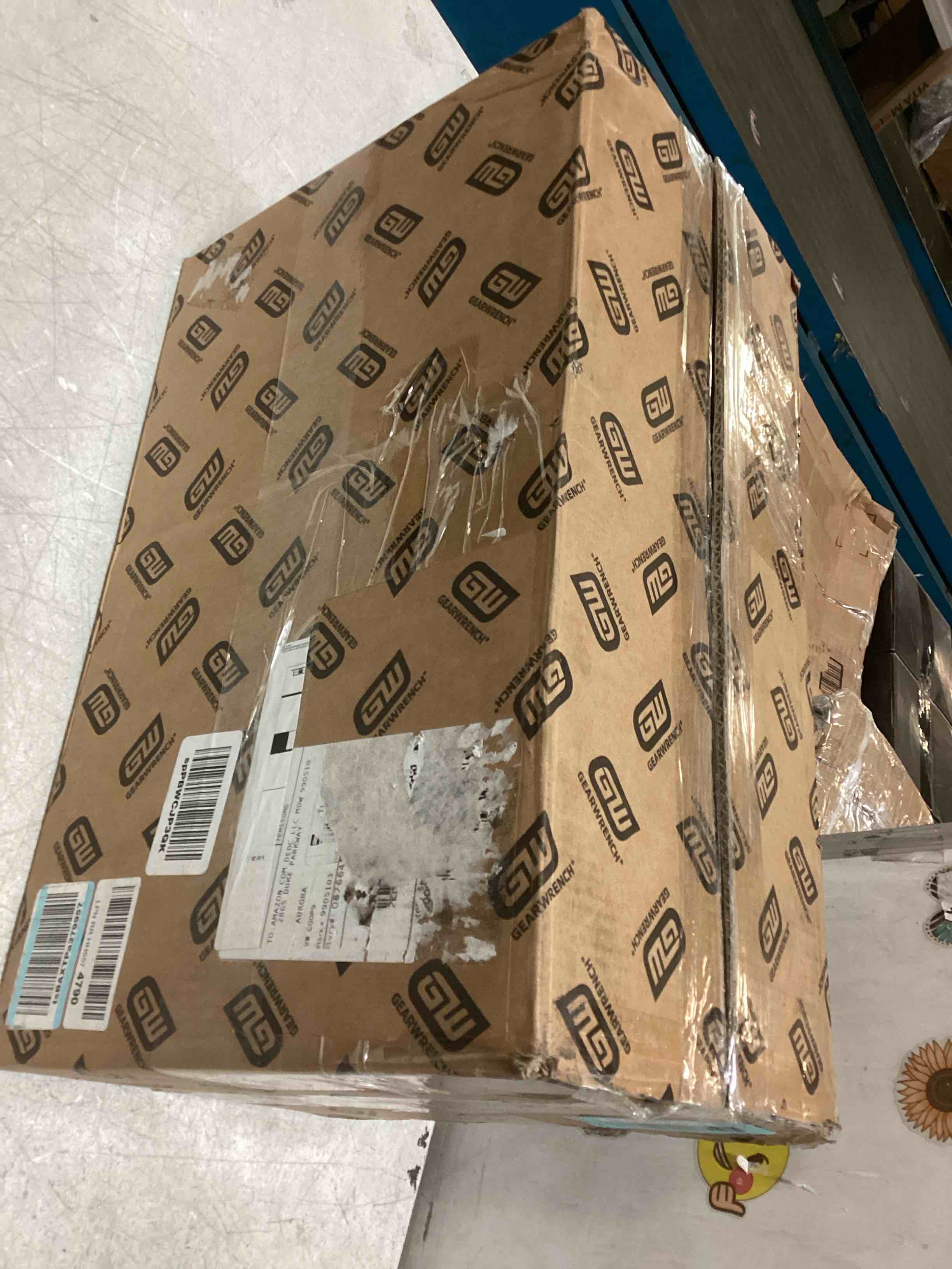 https://s3.amazonaws.com/lotting-images-prod/bidfta/BLU5533918_1702646322630.jpeg