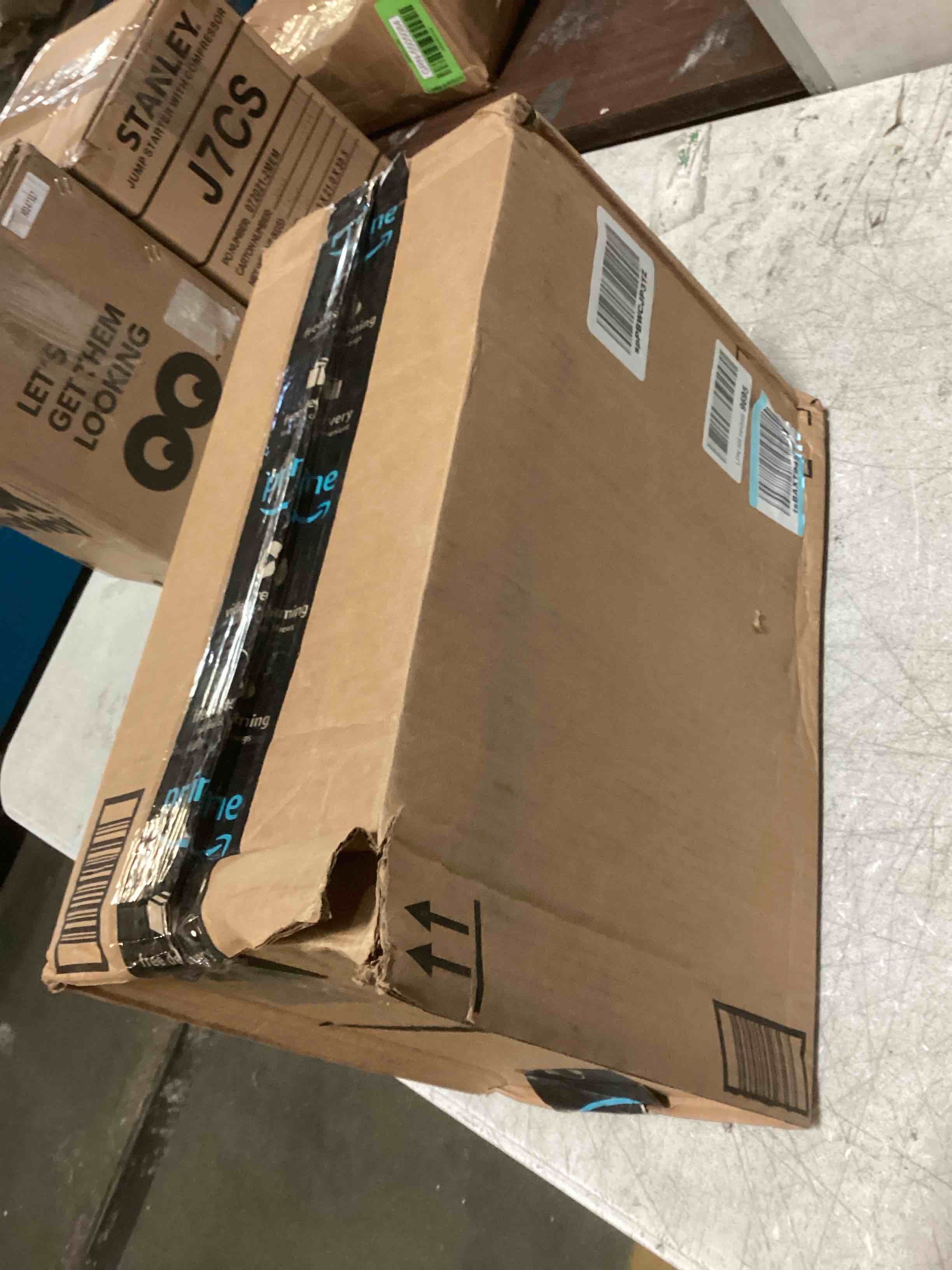 https://s3.amazonaws.com/lotting-images-prod/bidfta/BLU5533924_1702646685459.jpeg