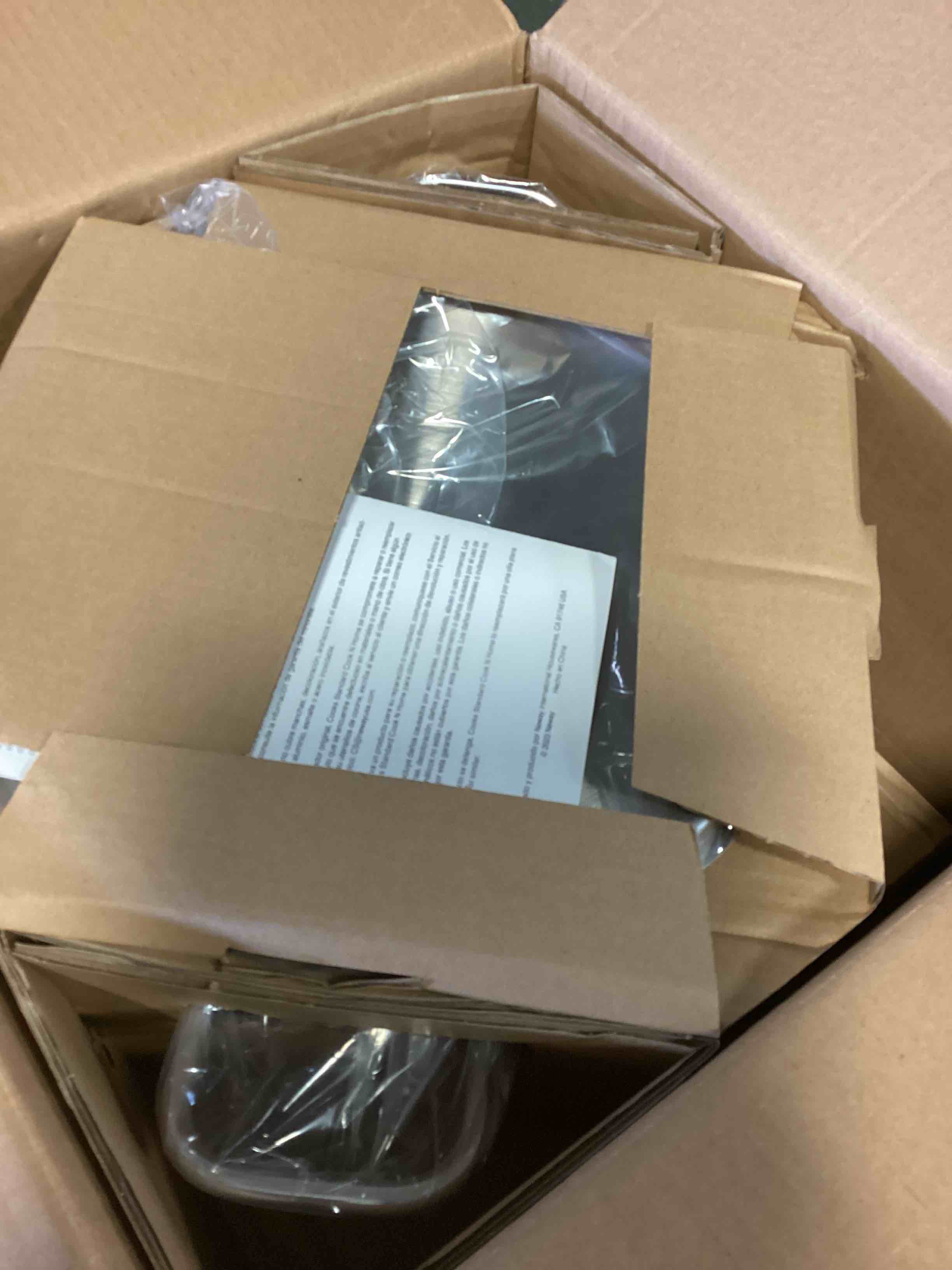 https://s3.amazonaws.com/lotting-images-prod/bidfta/BLU5534411_1703090760274.jpeg