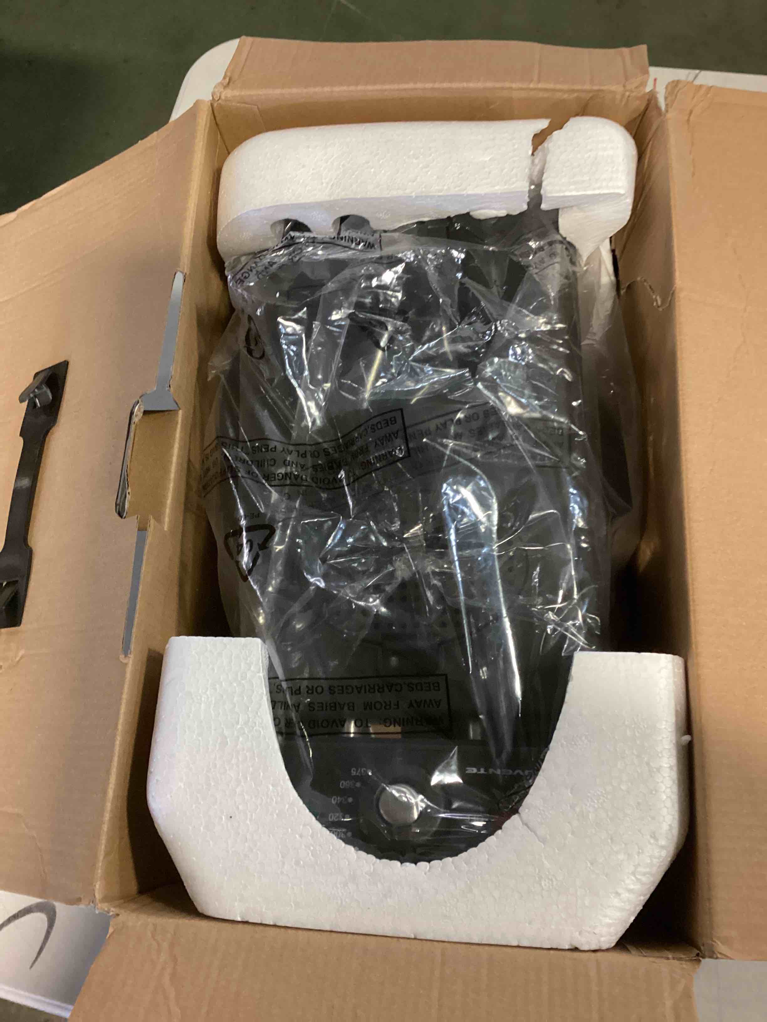 https://s3.amazonaws.com/lotting-images-prod/bidfta/BLU5534413_1703091324361.jpeg