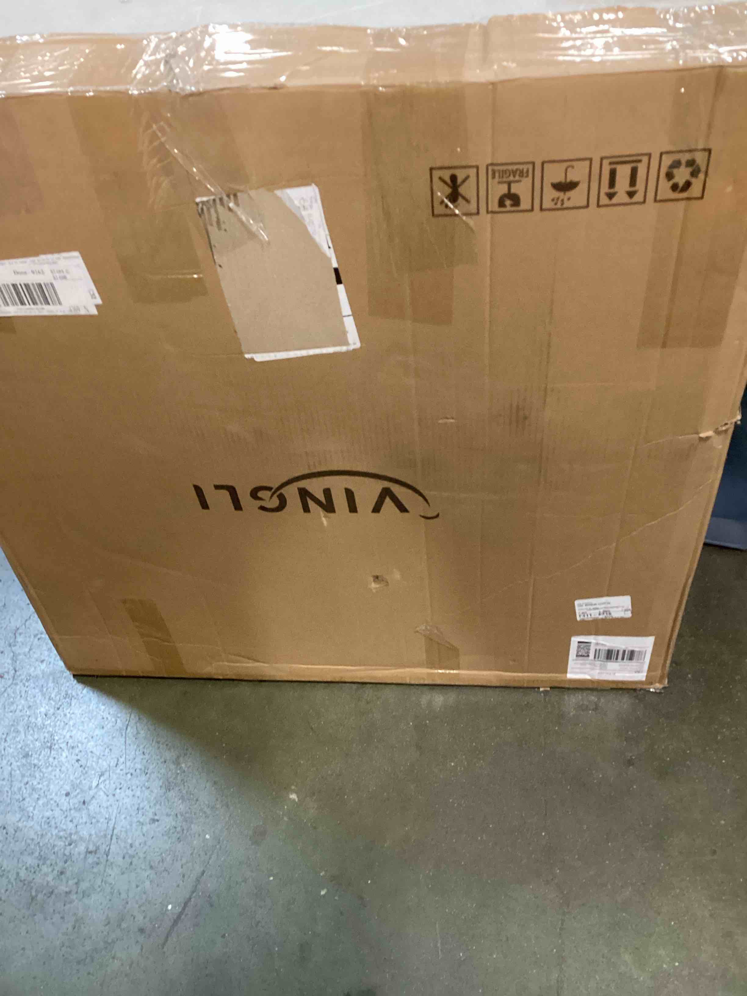 https://s3.amazonaws.com/lotting-images-prod/bidfta/BLU5535060_1703687089174.jpeg