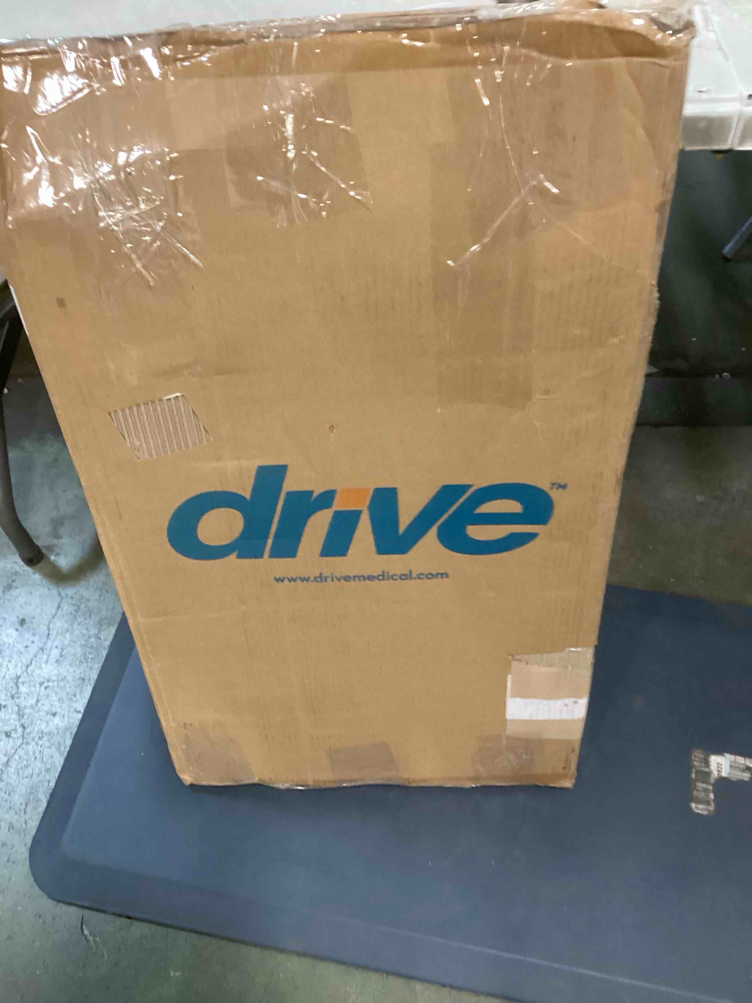 https://s3.amazonaws.com/lotting-images-prod/bidfta/BLU5535119_1703703405749.jpeg