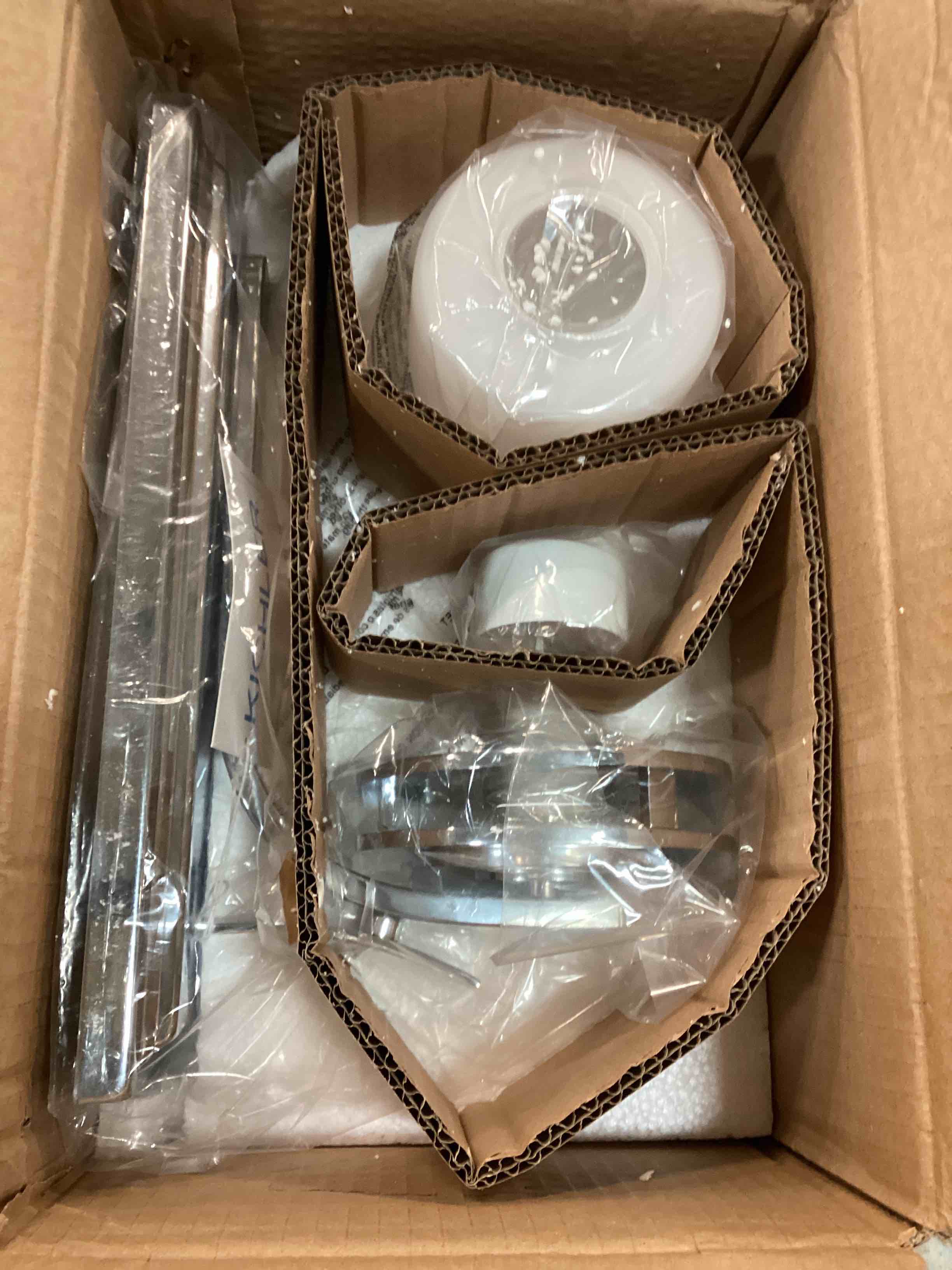 https://s3.amazonaws.com/lotting-images-prod/bidfta/BLU5535221_1703777796660.jpeg