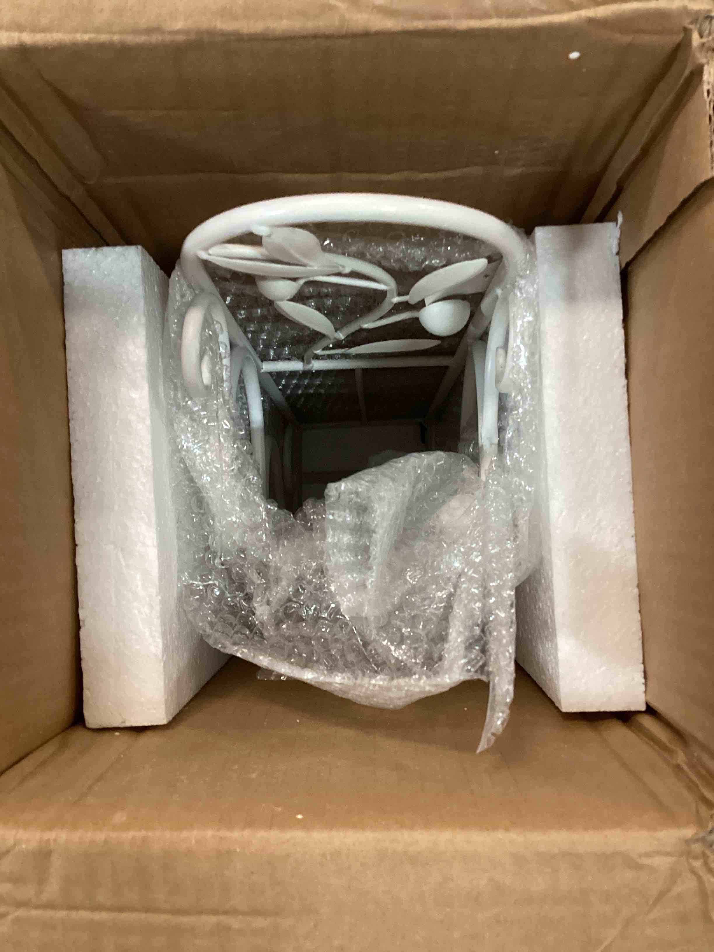 https://s3.amazonaws.com/lotting-images-prod/bidfta/BLU5535222_1703777967338.jpeg