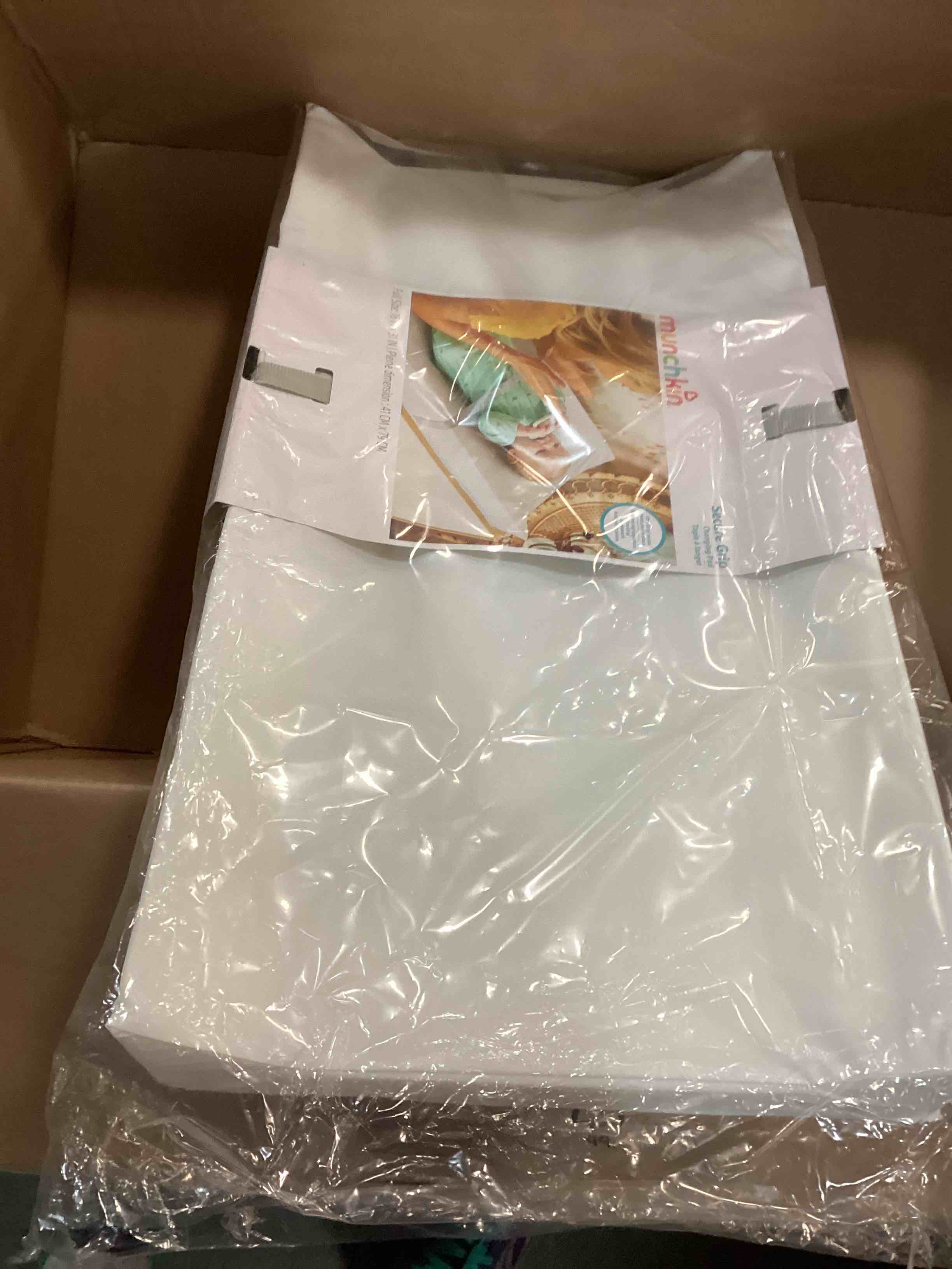 https://s3.amazonaws.com/lotting-images-prod/bidfta/BLU5535279_1703792058652.jpeg