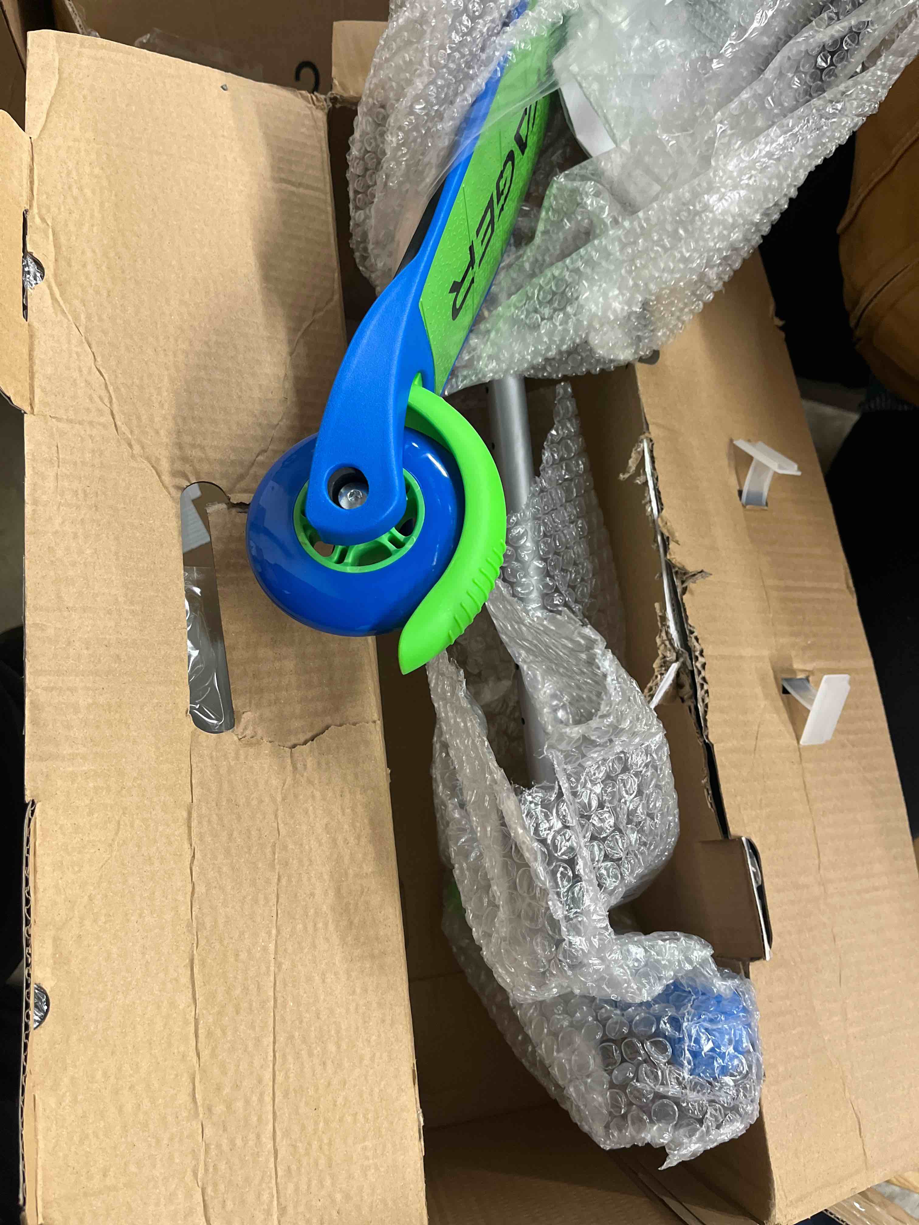 https://s3.amazonaws.com/lotting-images-prod/bidfta/BLU5535695_1705340095531.jpeg