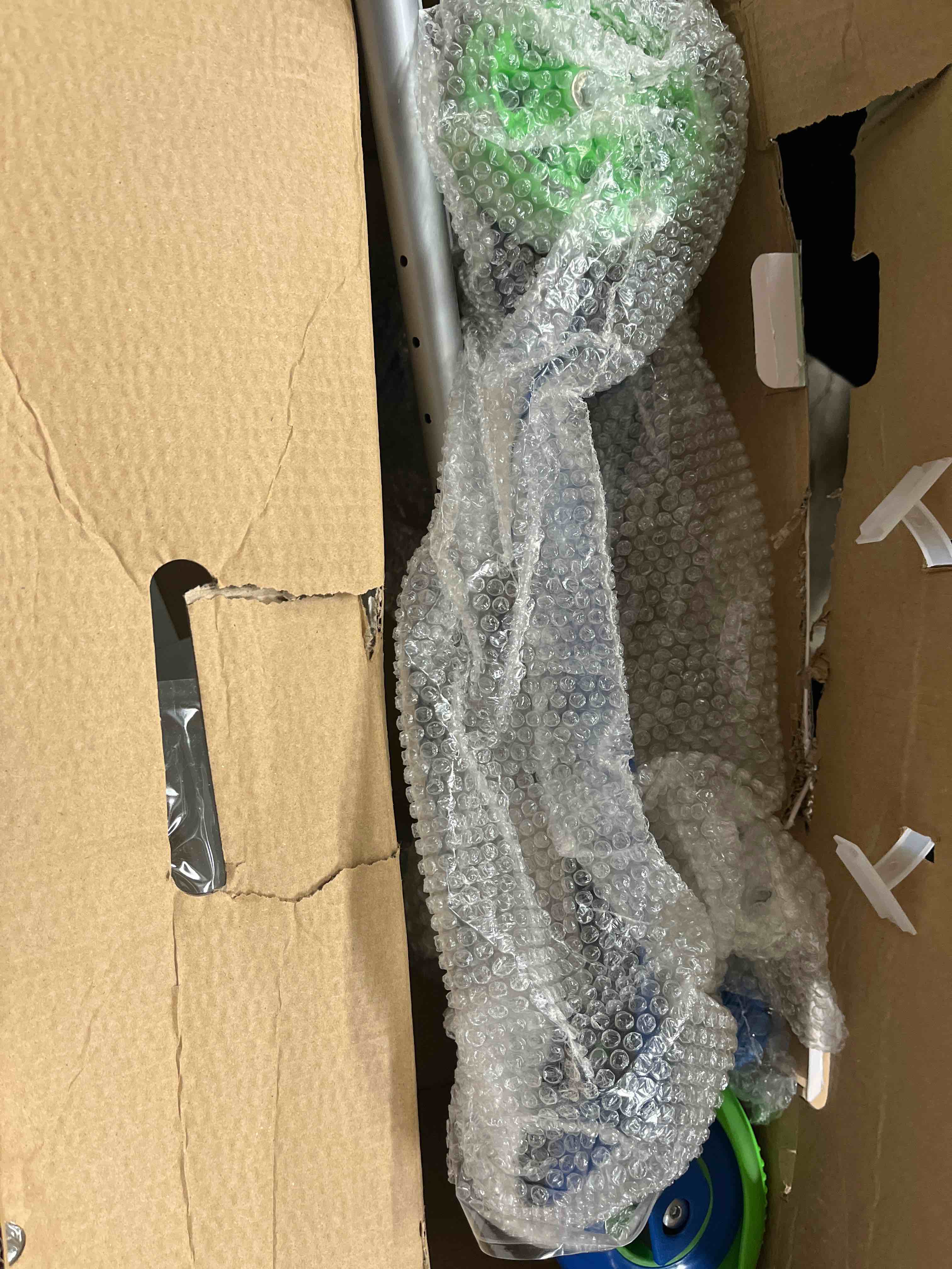 https://s3.amazonaws.com/lotting-images-prod/bidfta/BLU5535695_1705340104867.jpeg