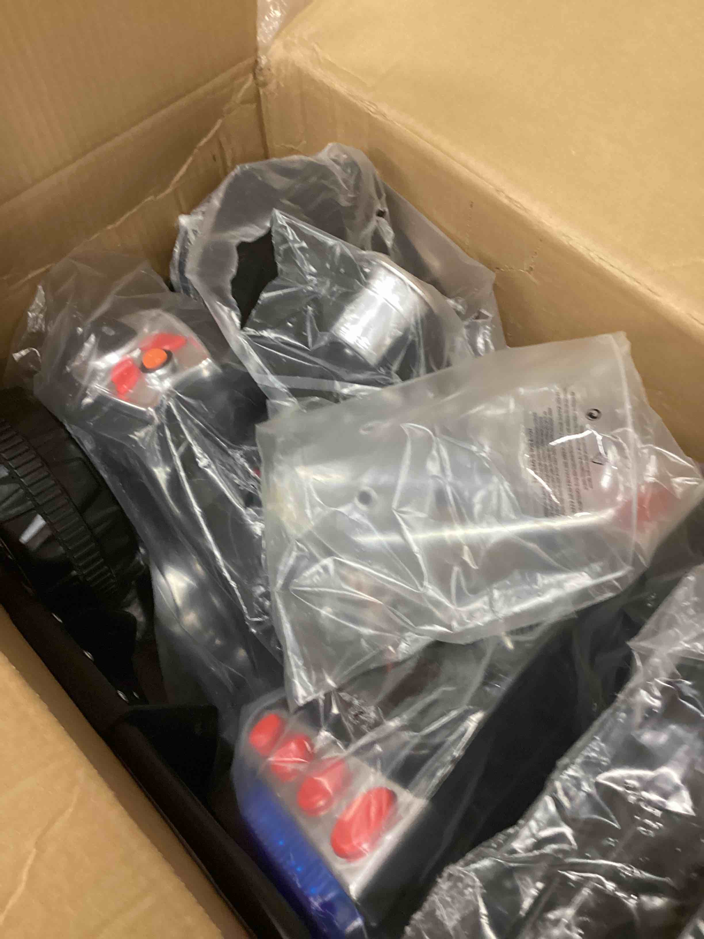 https://s3.amazonaws.com/lotting-images-prod/bidfta/BLU5537090_1704990707503.jpeg