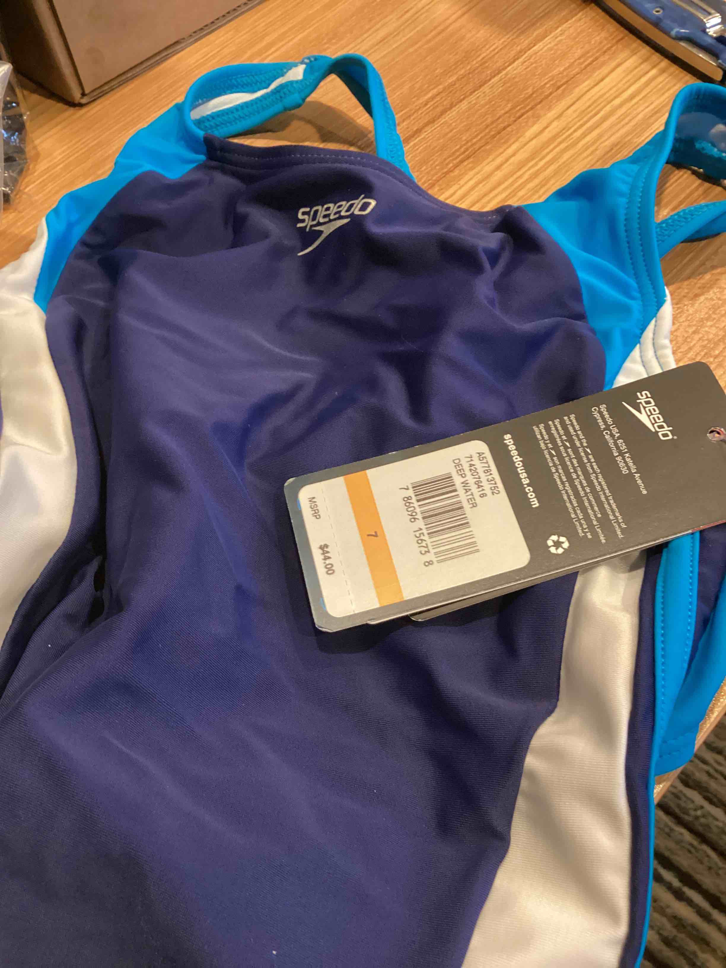 https://s3.amazonaws.com/lotting-images-prod/bidfta/BLU5537690_1708798978990.jpeg