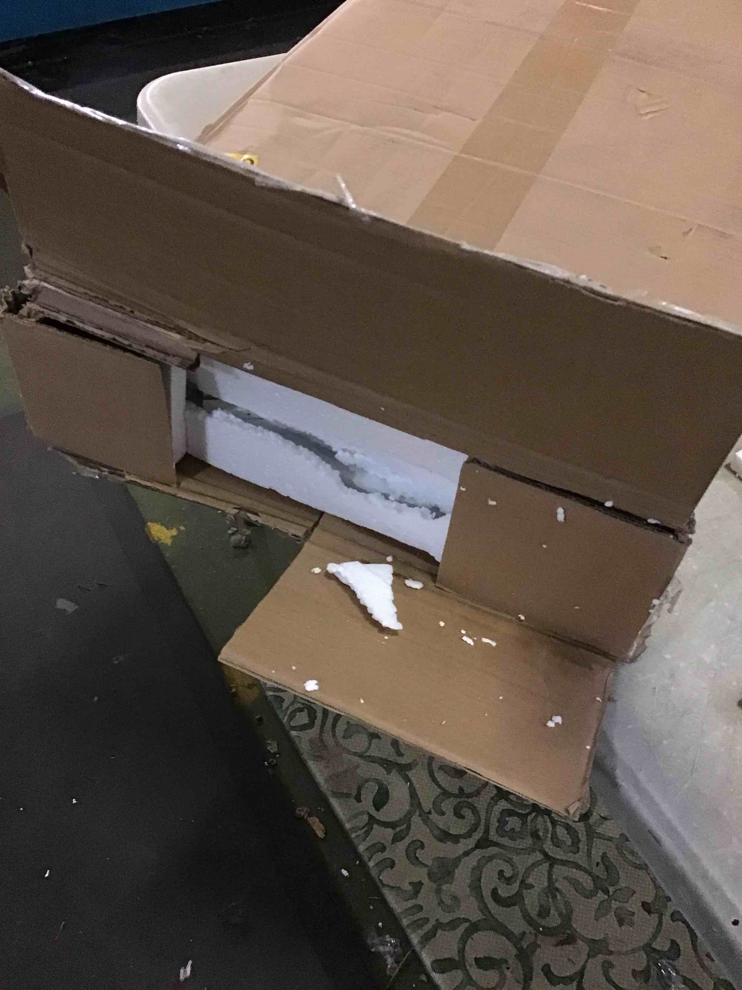 https://s3.amazonaws.com/lotting-images-prod/bidfta/BLU5538762_1702672725834.jpeg