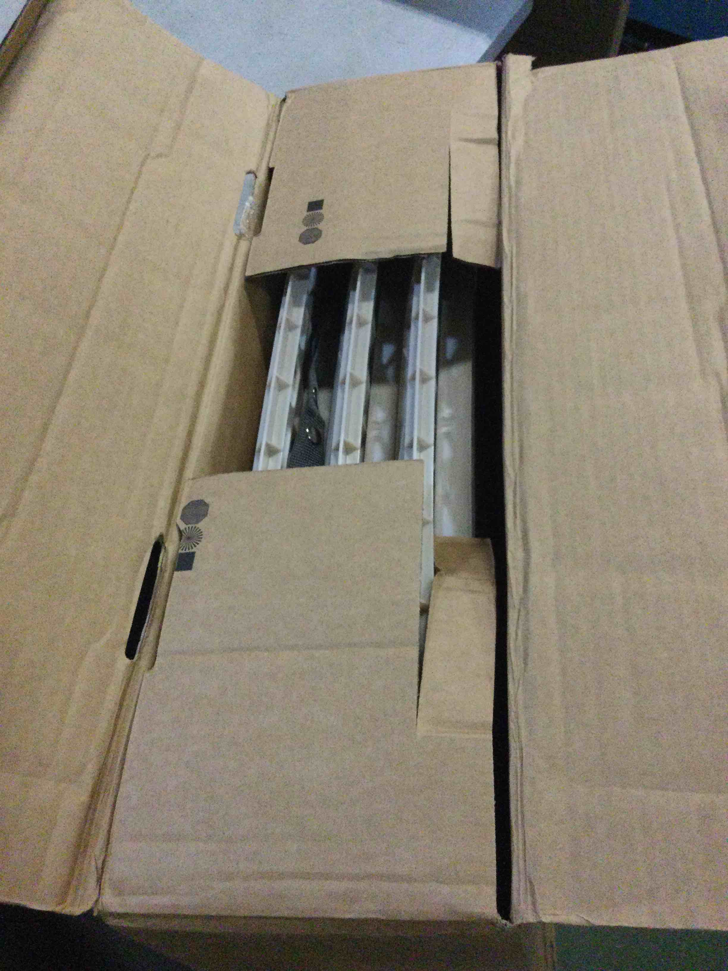 https://s3.amazonaws.com/lotting-images-prod/bidfta/BLU5538801_1702730796039.jpeg