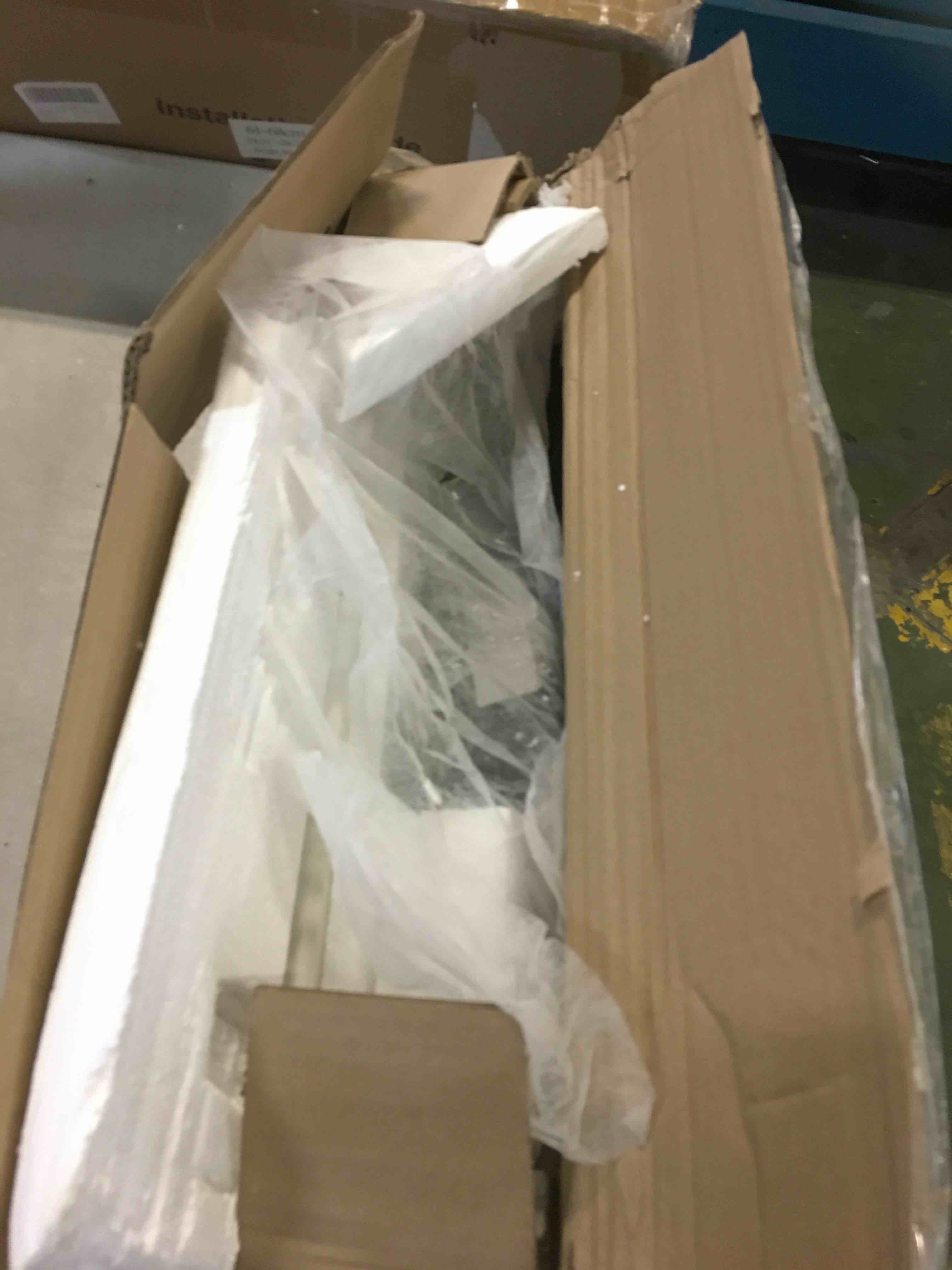 https://s3.amazonaws.com/lotting-images-prod/bidfta/BLU5538879_1702741926137.jpeg