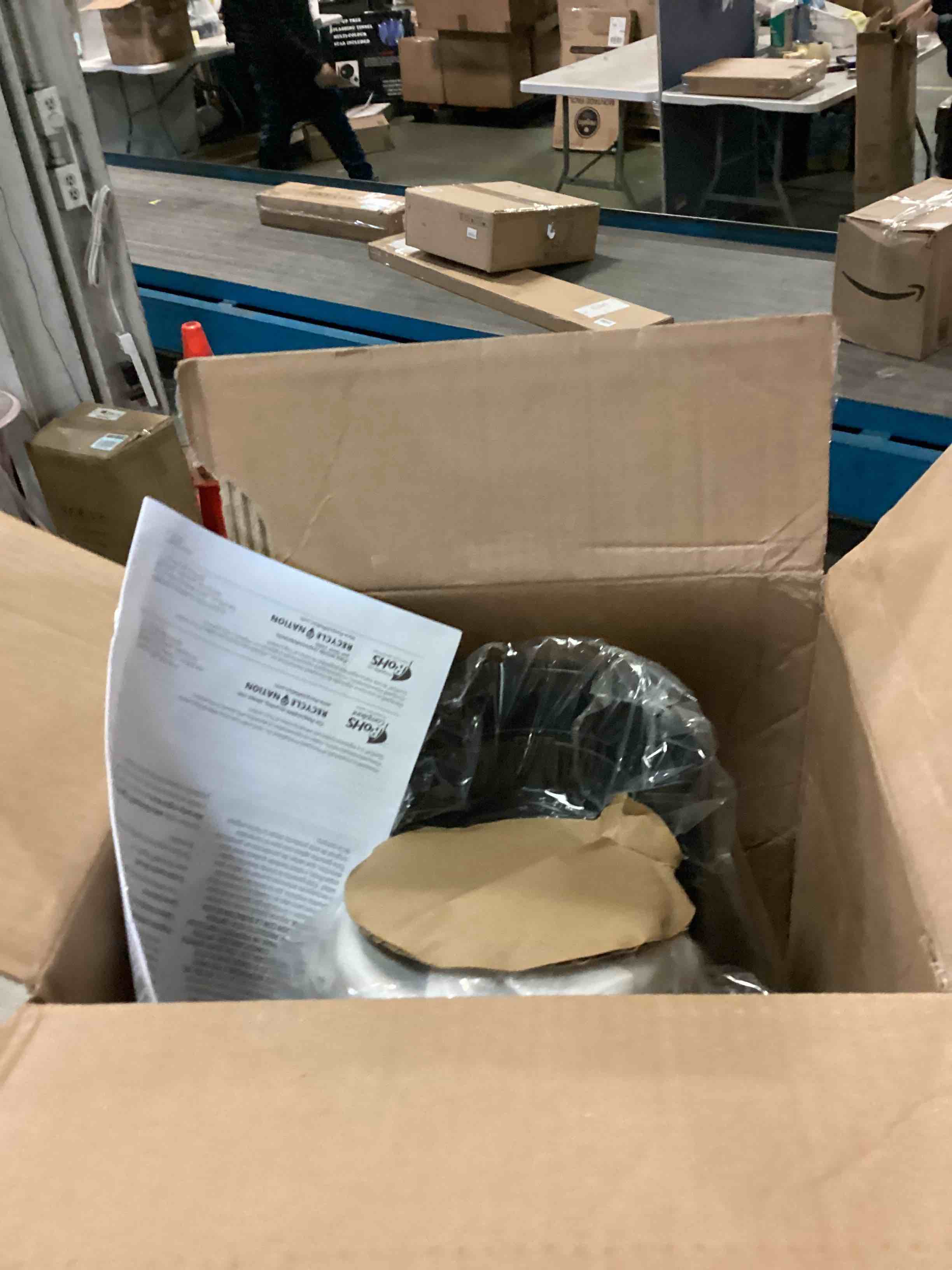 https://s3.amazonaws.com/lotting-images-prod/bidfta/BLU5538939_1702902323459.jpeg