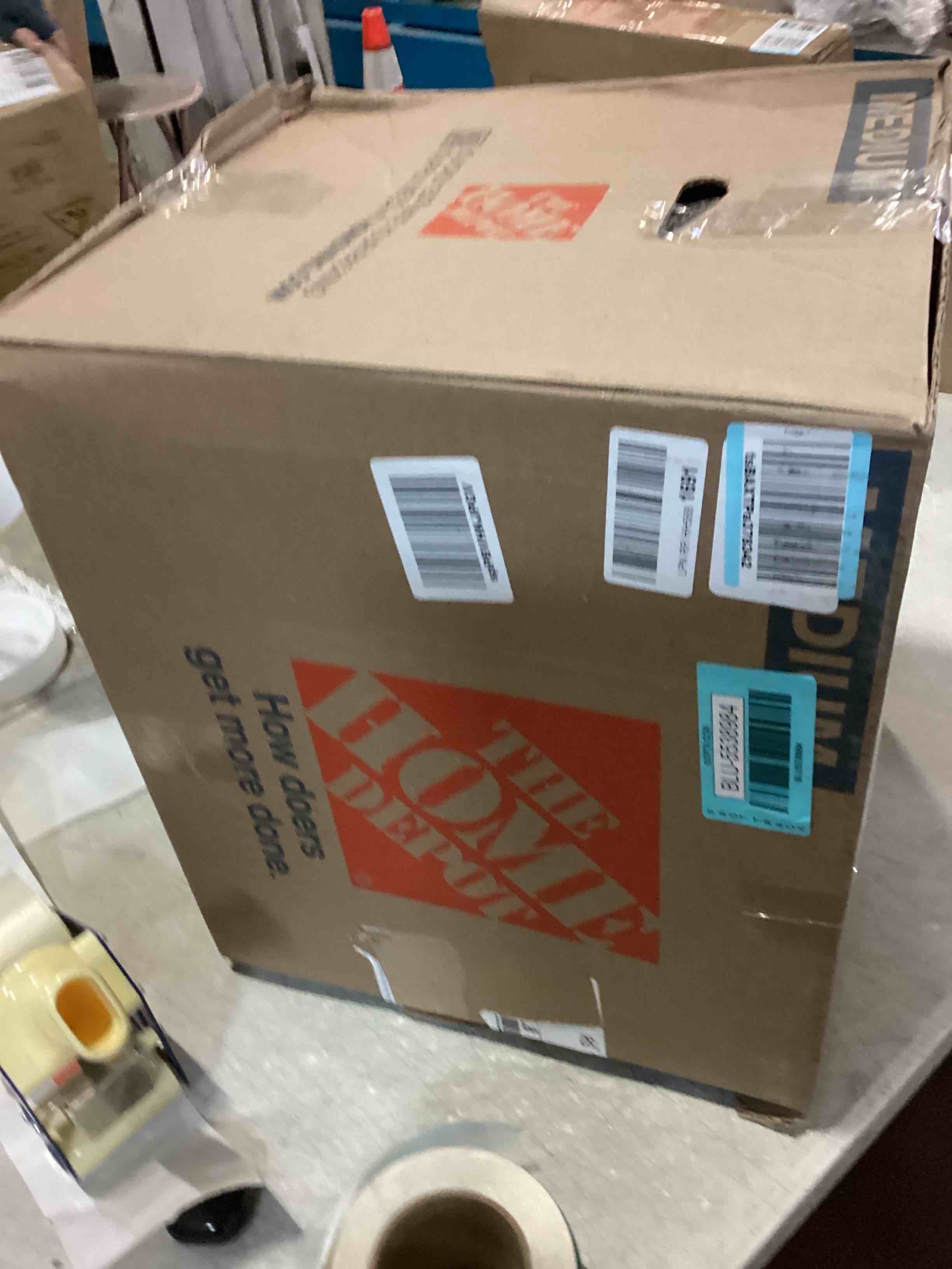 https://s3.amazonaws.com/lotting-images-prod/bidfta/BLU5538984_1702908496899.jpeg