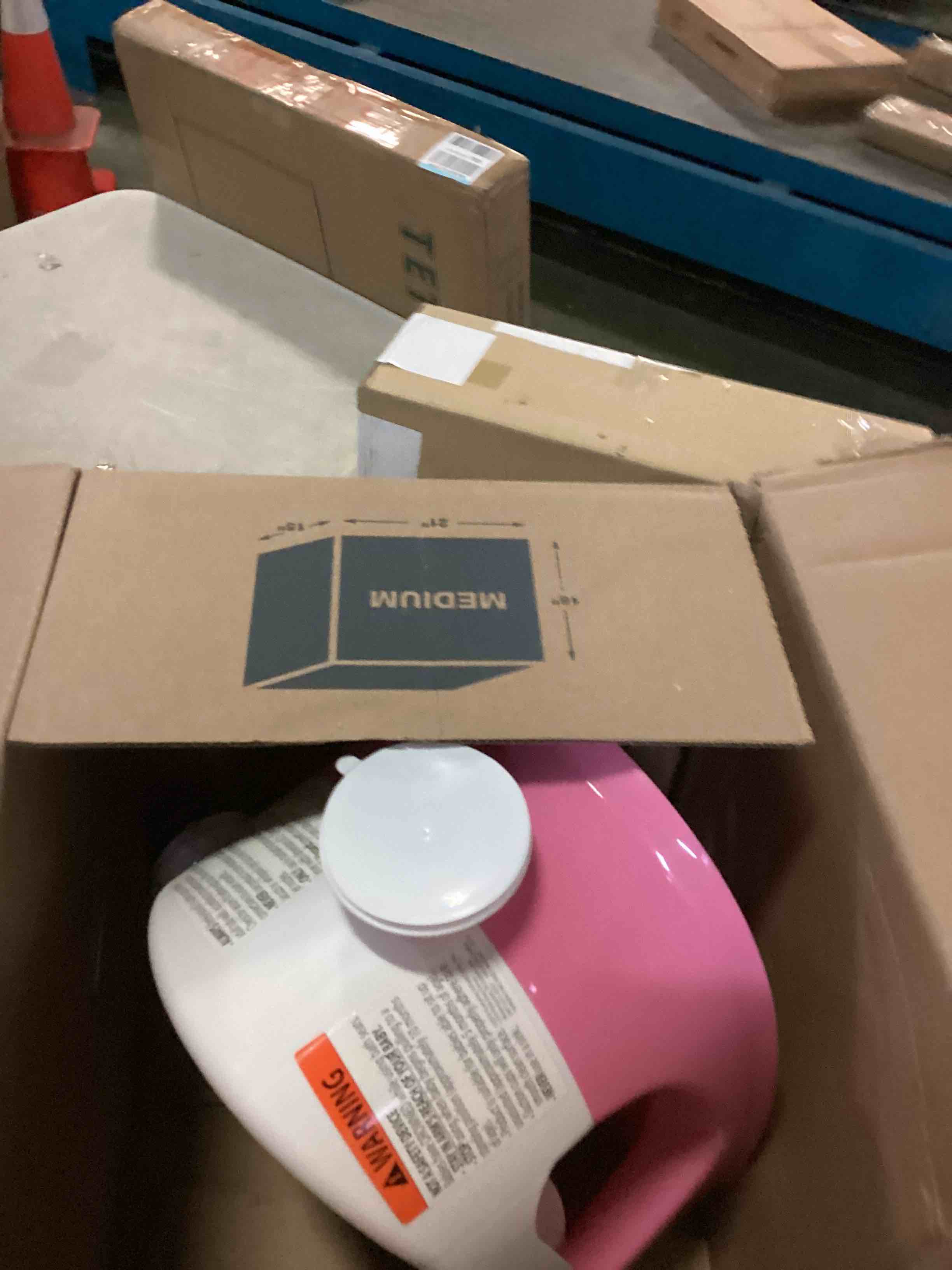 https://s3.amazonaws.com/lotting-images-prod/bidfta/BLU5538984_1702908539328.jpeg