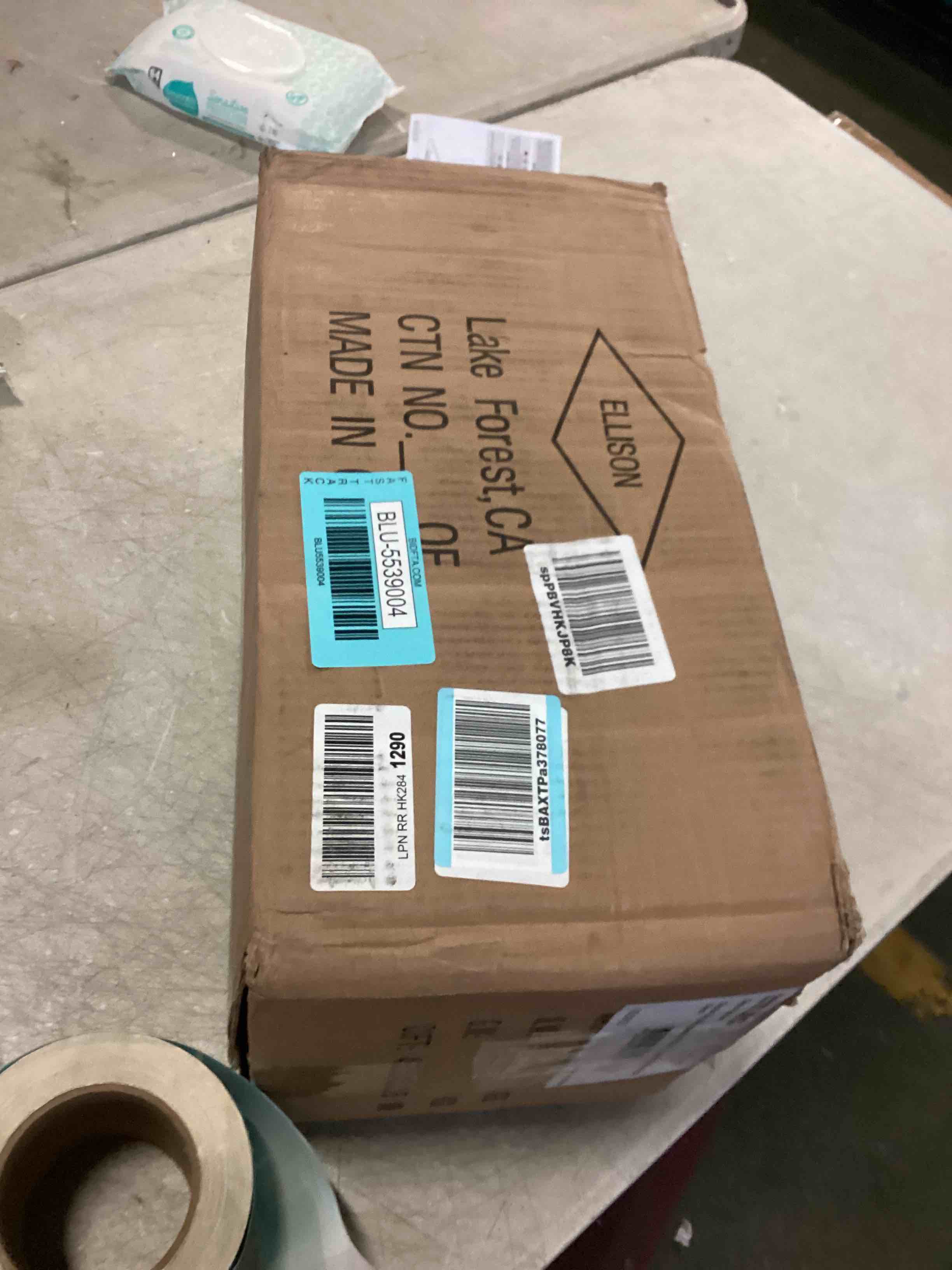 https://s3.amazonaws.com/lotting-images-prod/bidfta/BLU5539004_1702910387096.jpeg