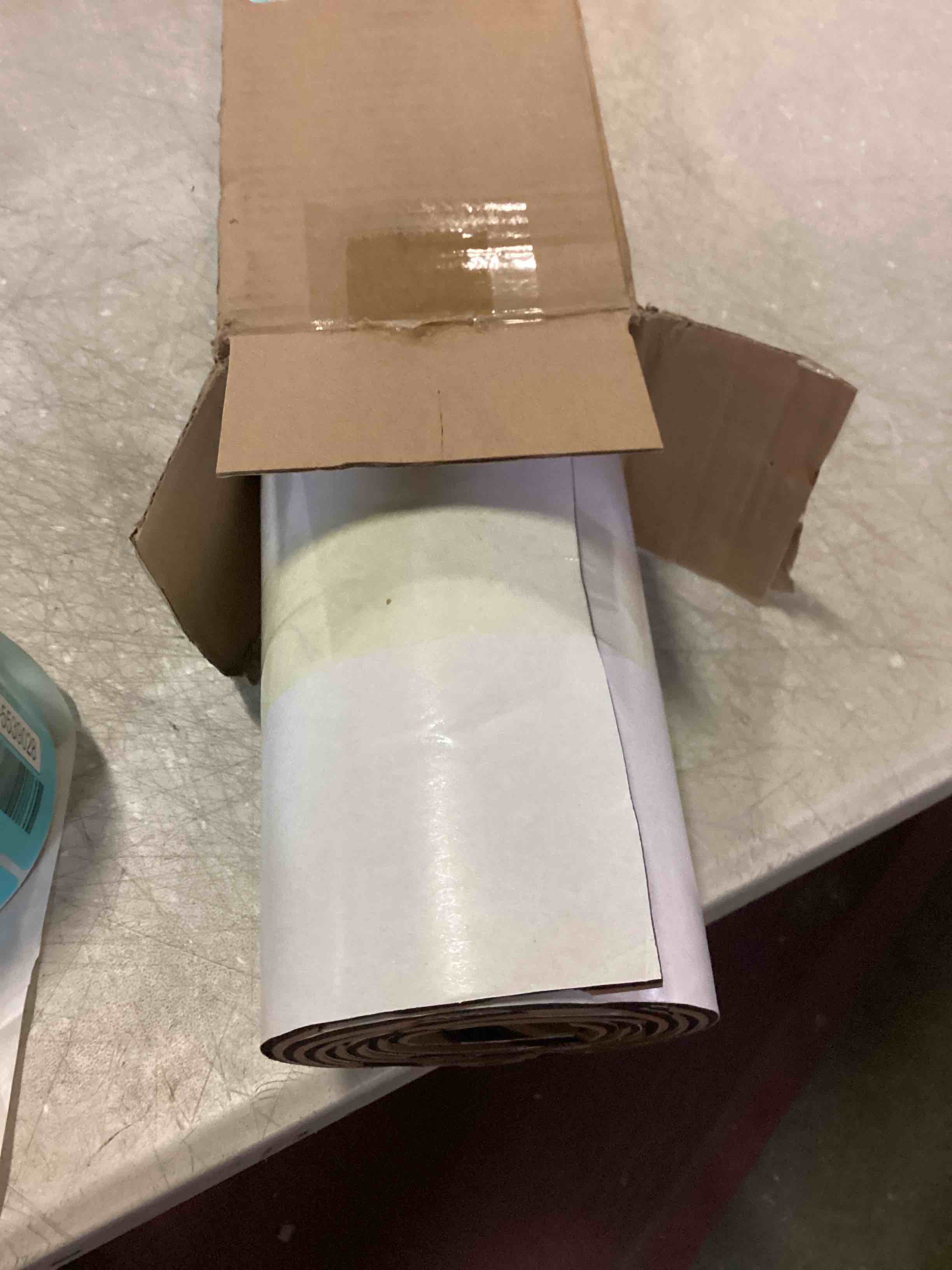 https://s3.amazonaws.com/lotting-images-prod/bidfta/BLU5539024_1702914230716.jpeg