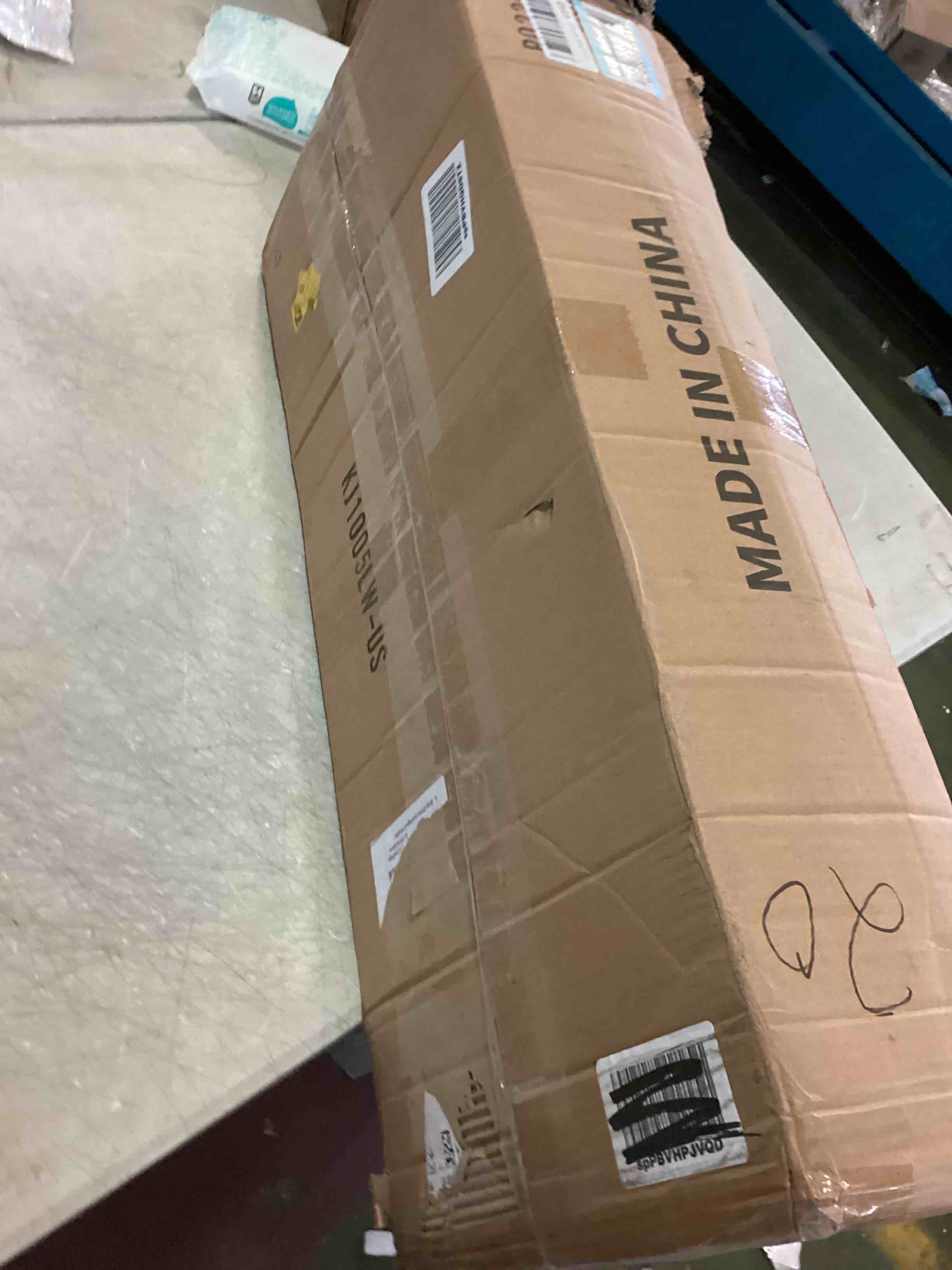 https://s3.amazonaws.com/lotting-images-prod/bidfta/BLU5539156_1702932158310.jpeg