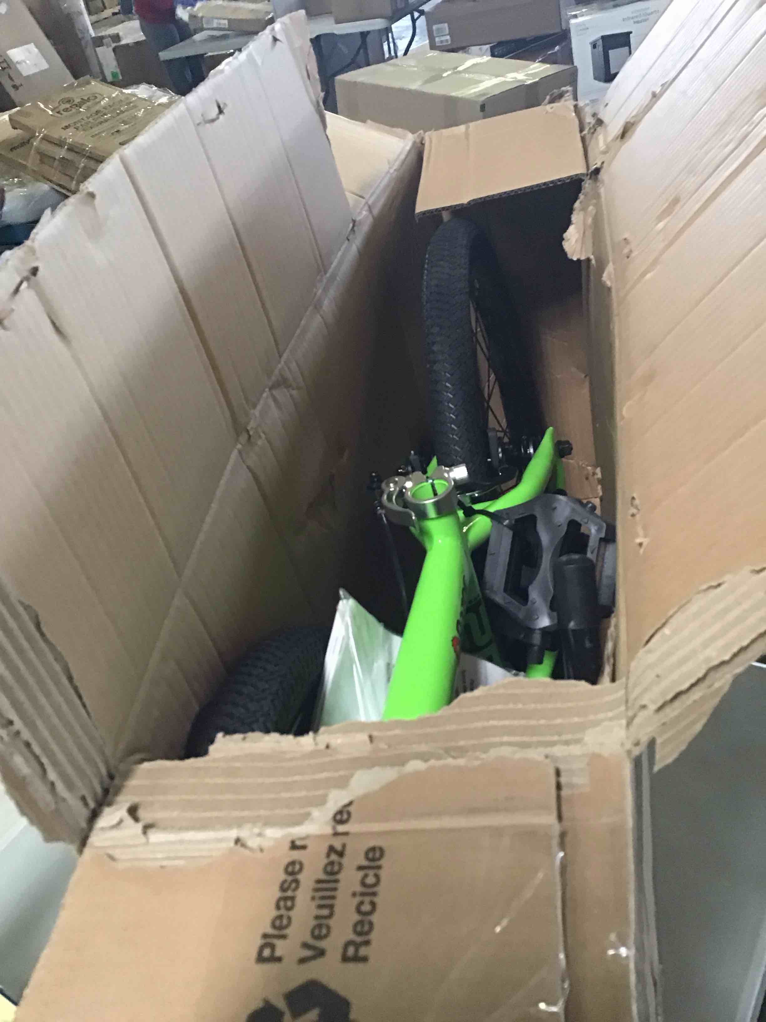 https://s3.amazonaws.com/lotting-images-prod/bidfta/BLU5539522_1703091593283.jpeg