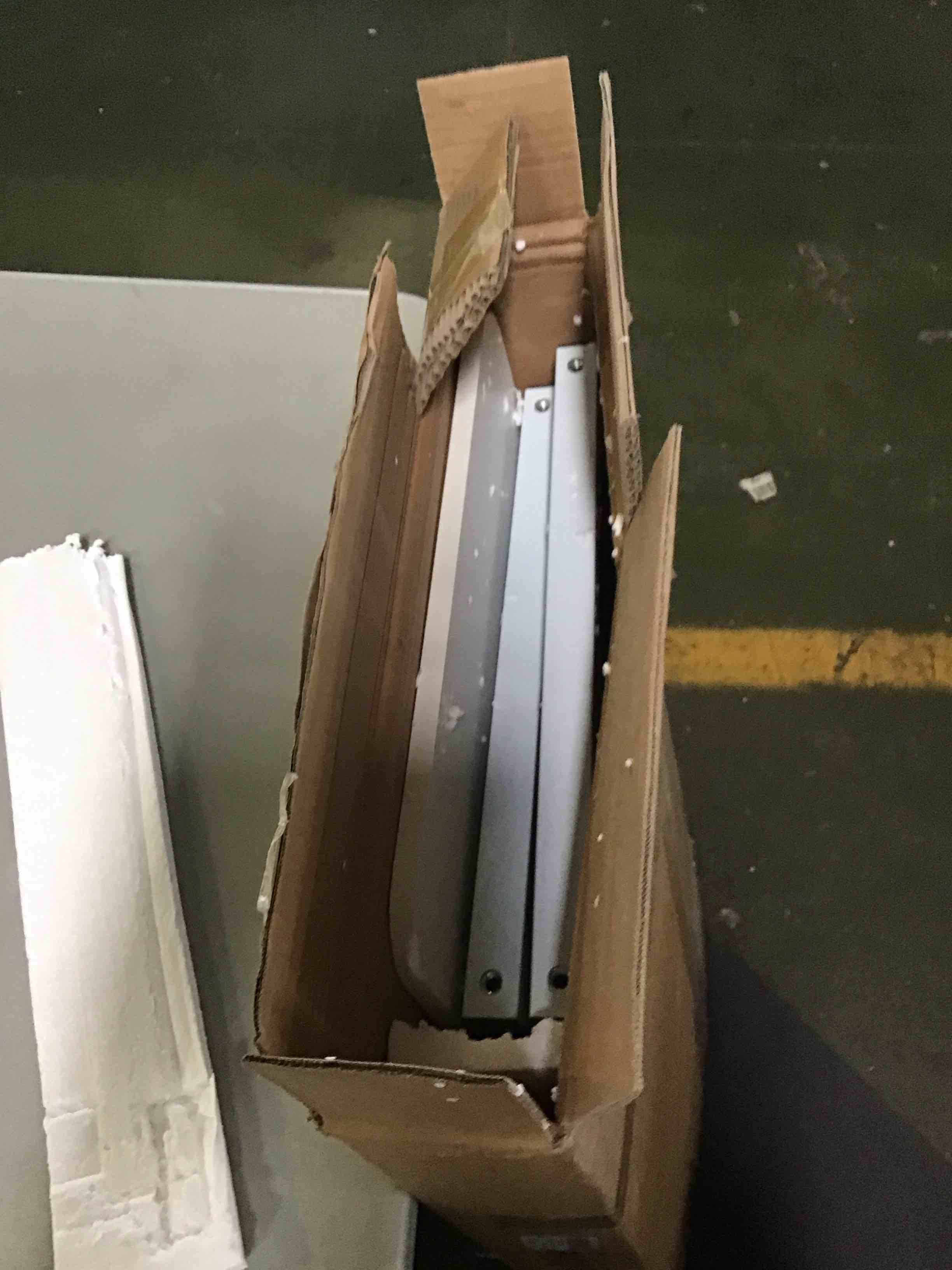 https://s3.amazonaws.com/lotting-images-prod/bidfta/BLU5539596_1703101266793.jpeg