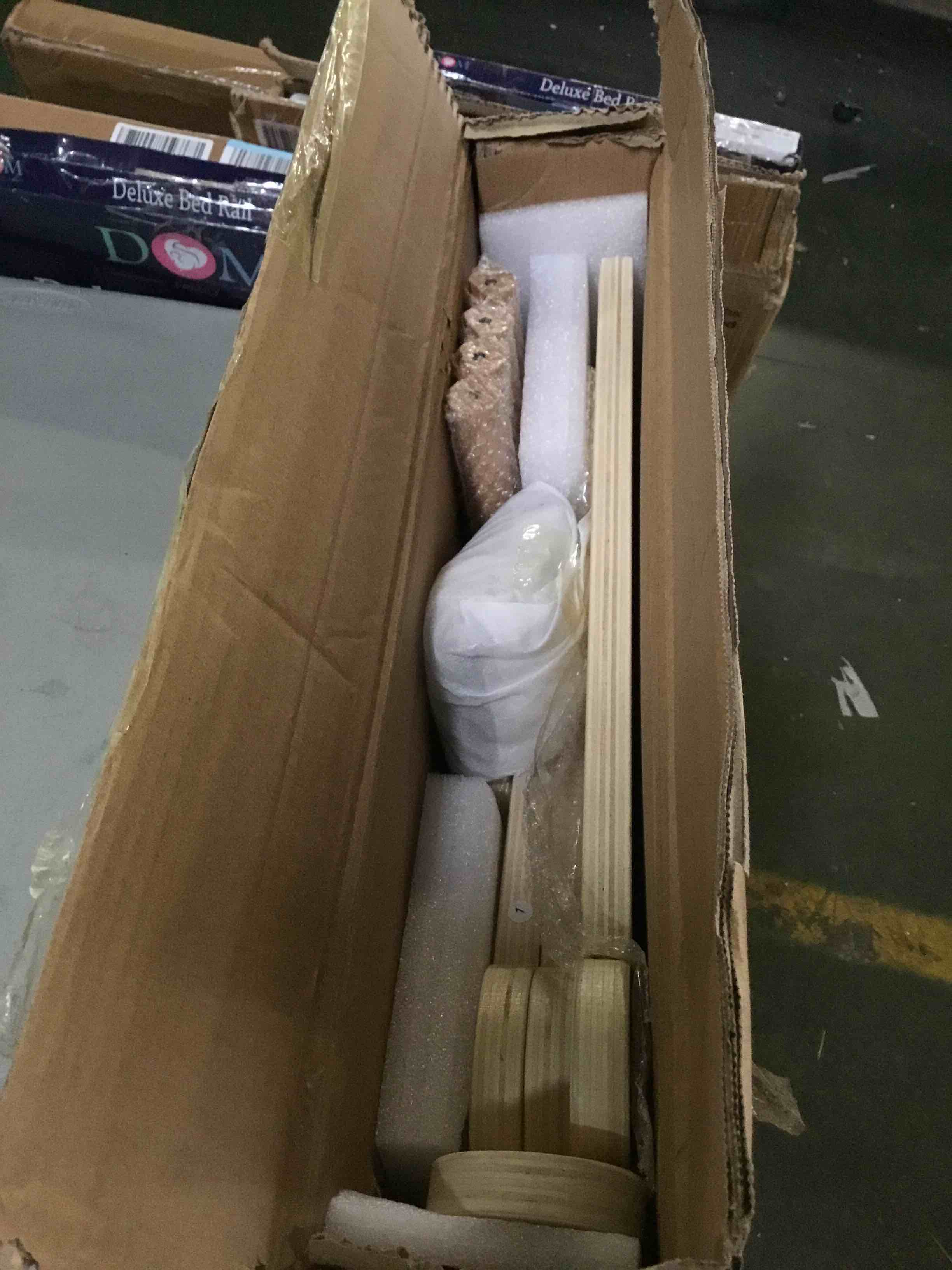 https://s3.amazonaws.com/lotting-images-prod/bidfta/BLU5539751_1703179118648.jpeg